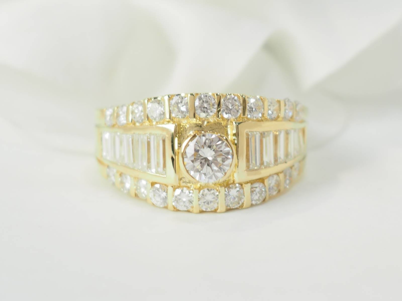 Collier Dinh Van, "Surimpression, or blanc.