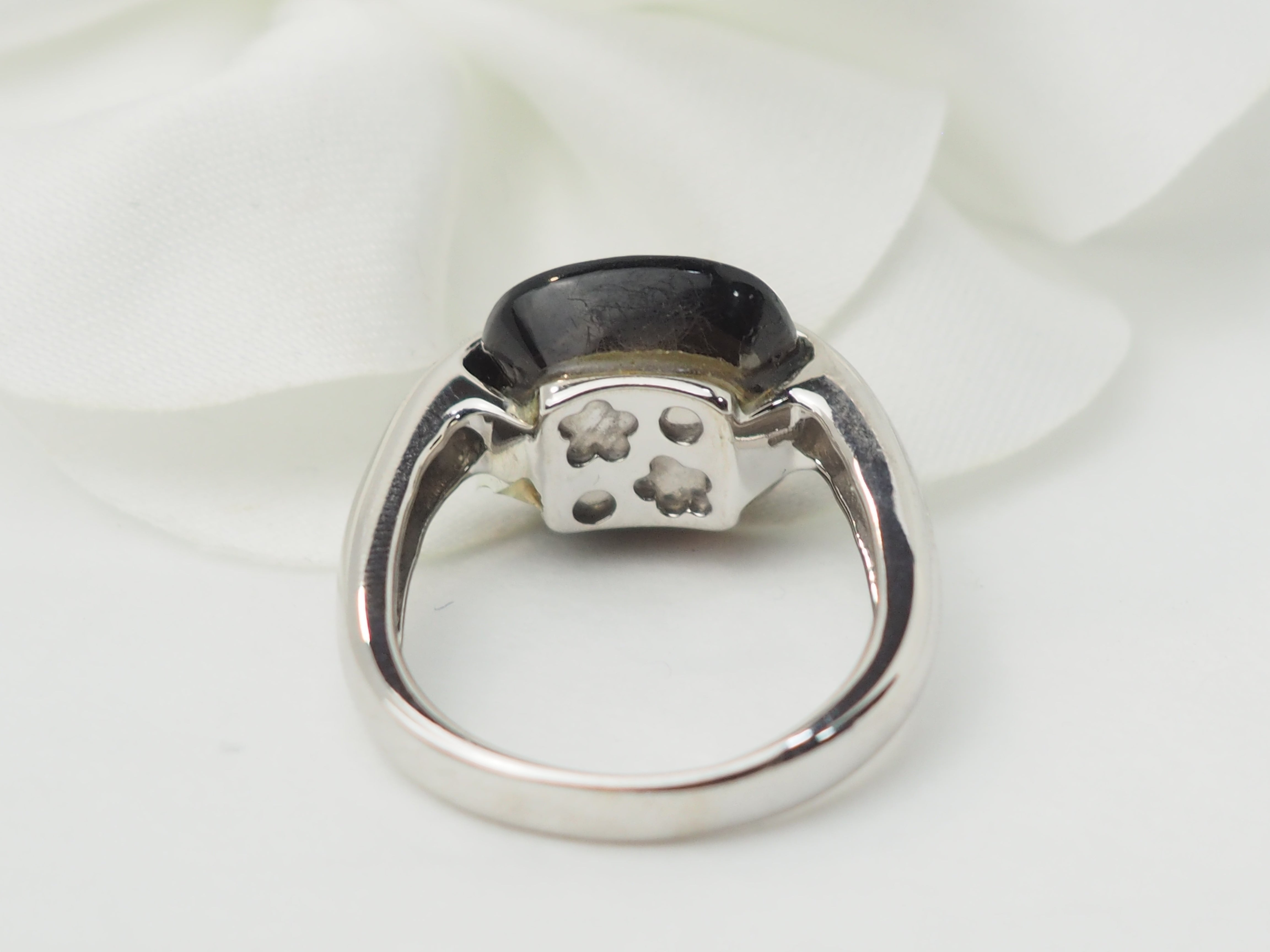 Bague en or blanc, quartz fumé et diamants