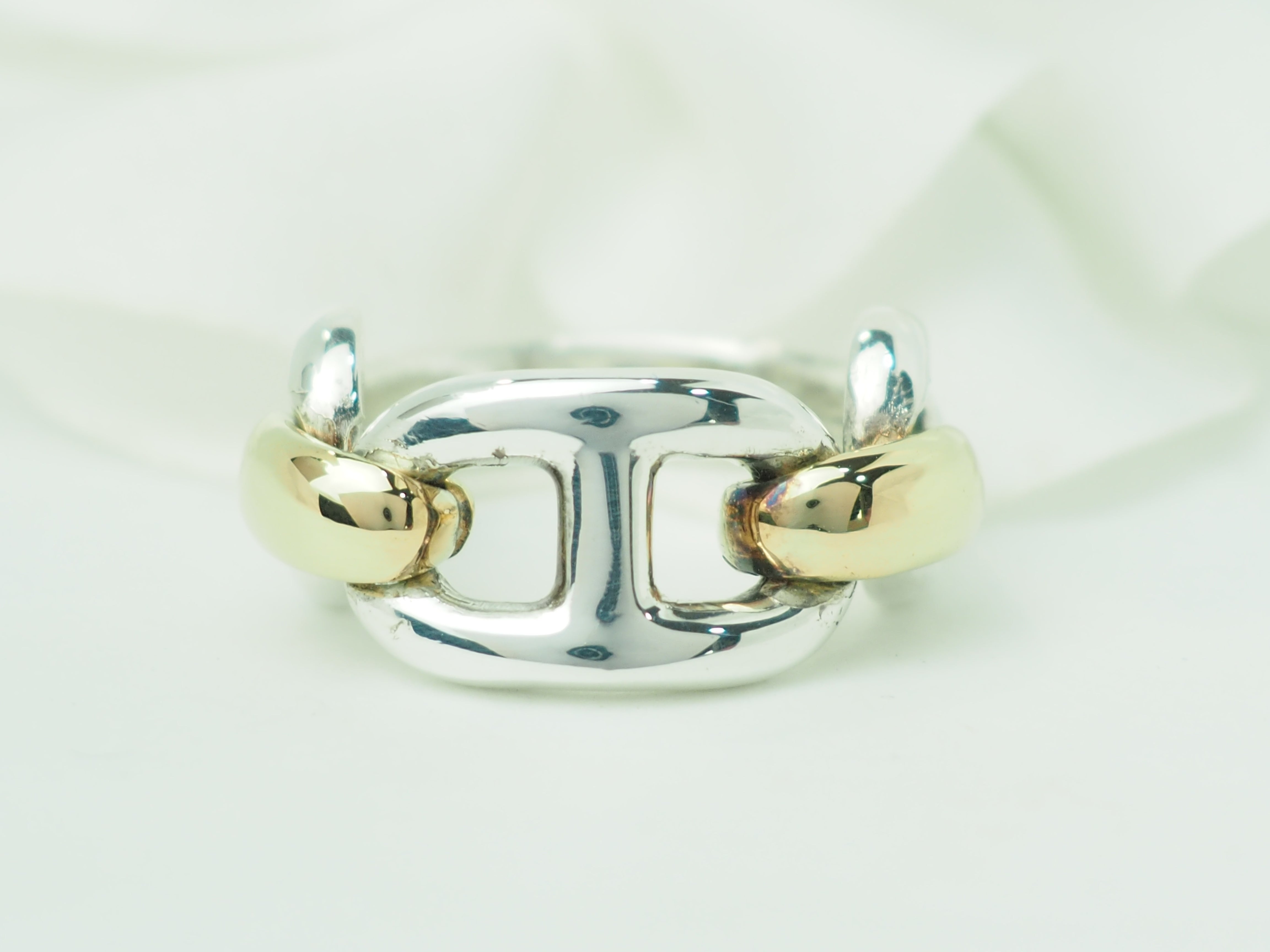 Alliance Boucheron "Quatre Radiant Edition" or blanc.