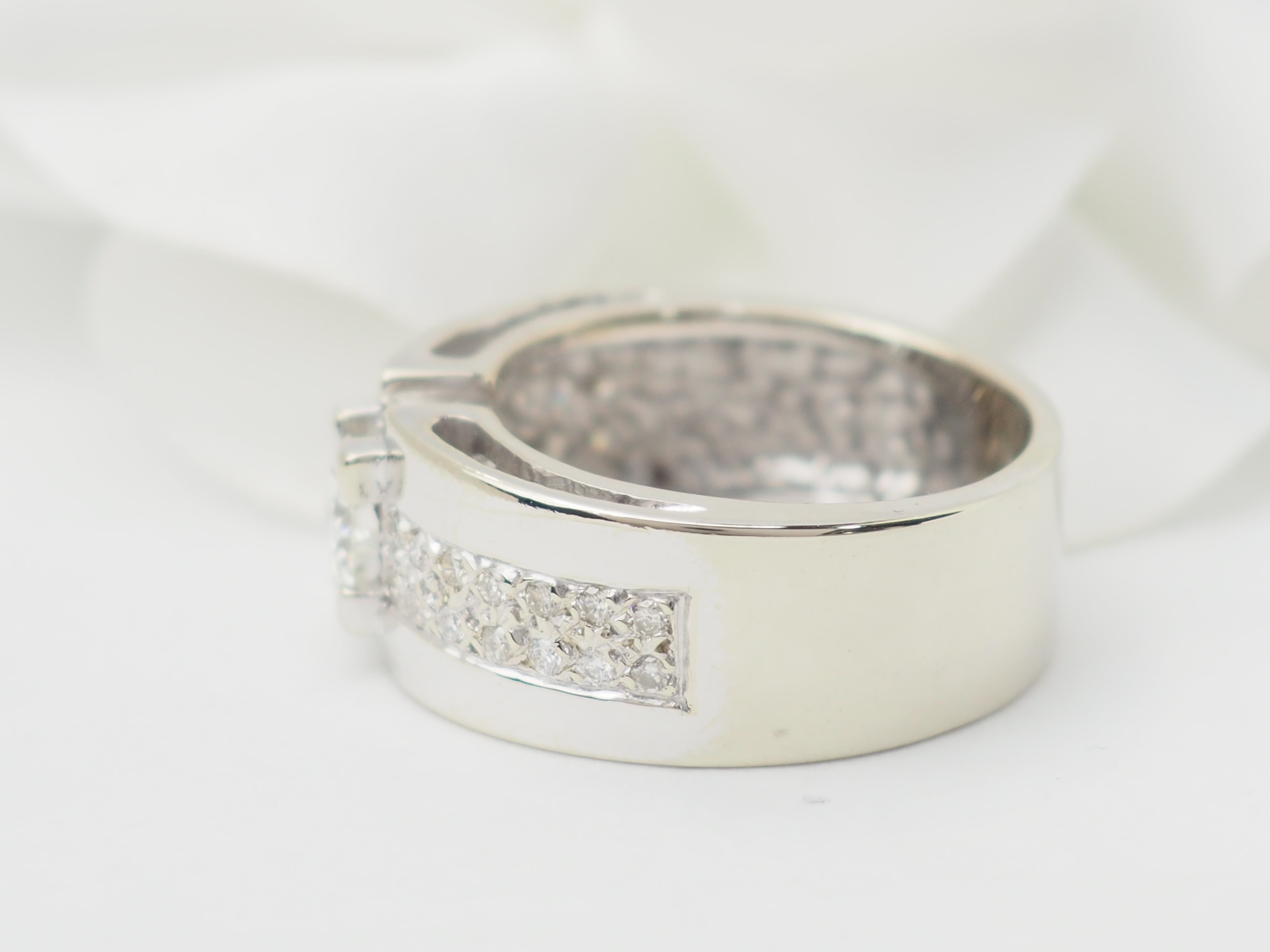 Bague solitaire en or blanc et diamant 0.55ct