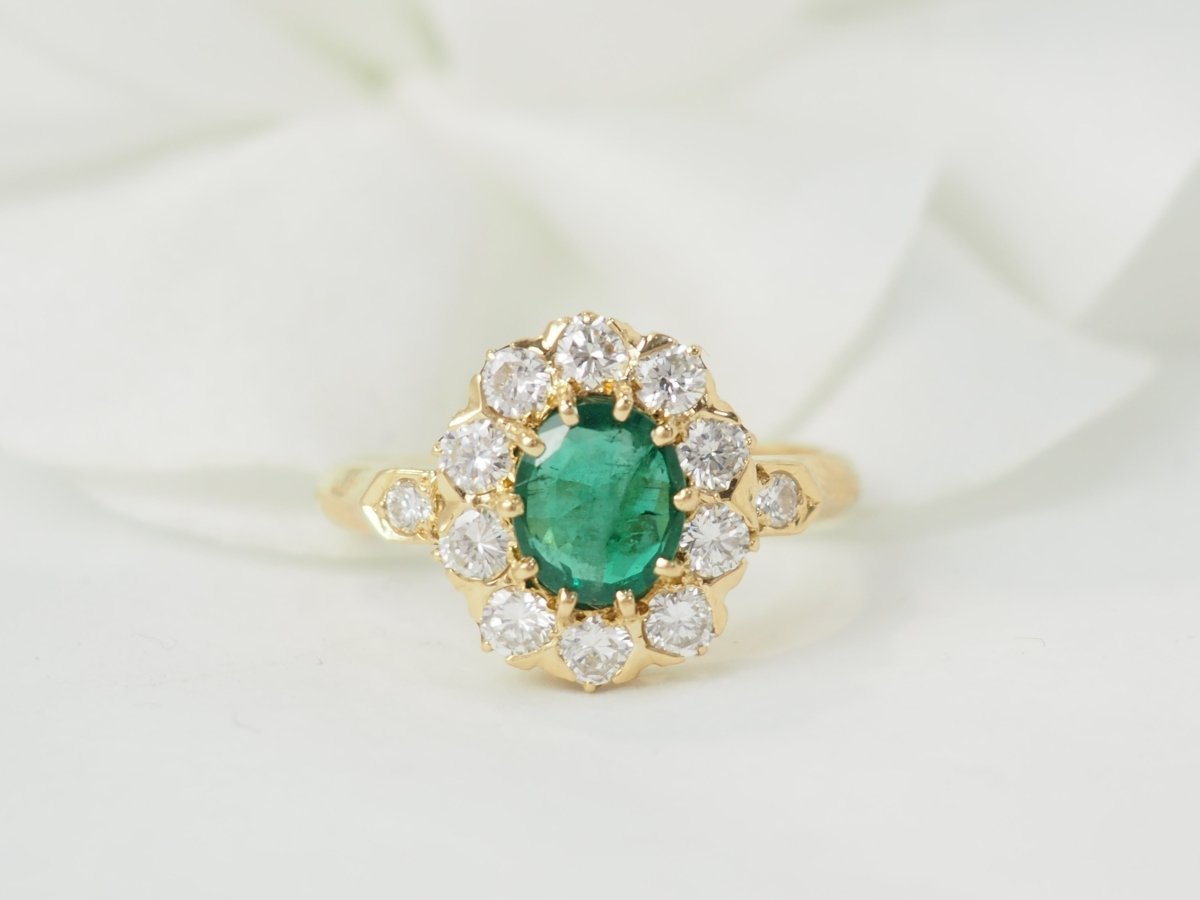 Bague marguerite en or jaune, emeraude et diamants - Maison Eloe