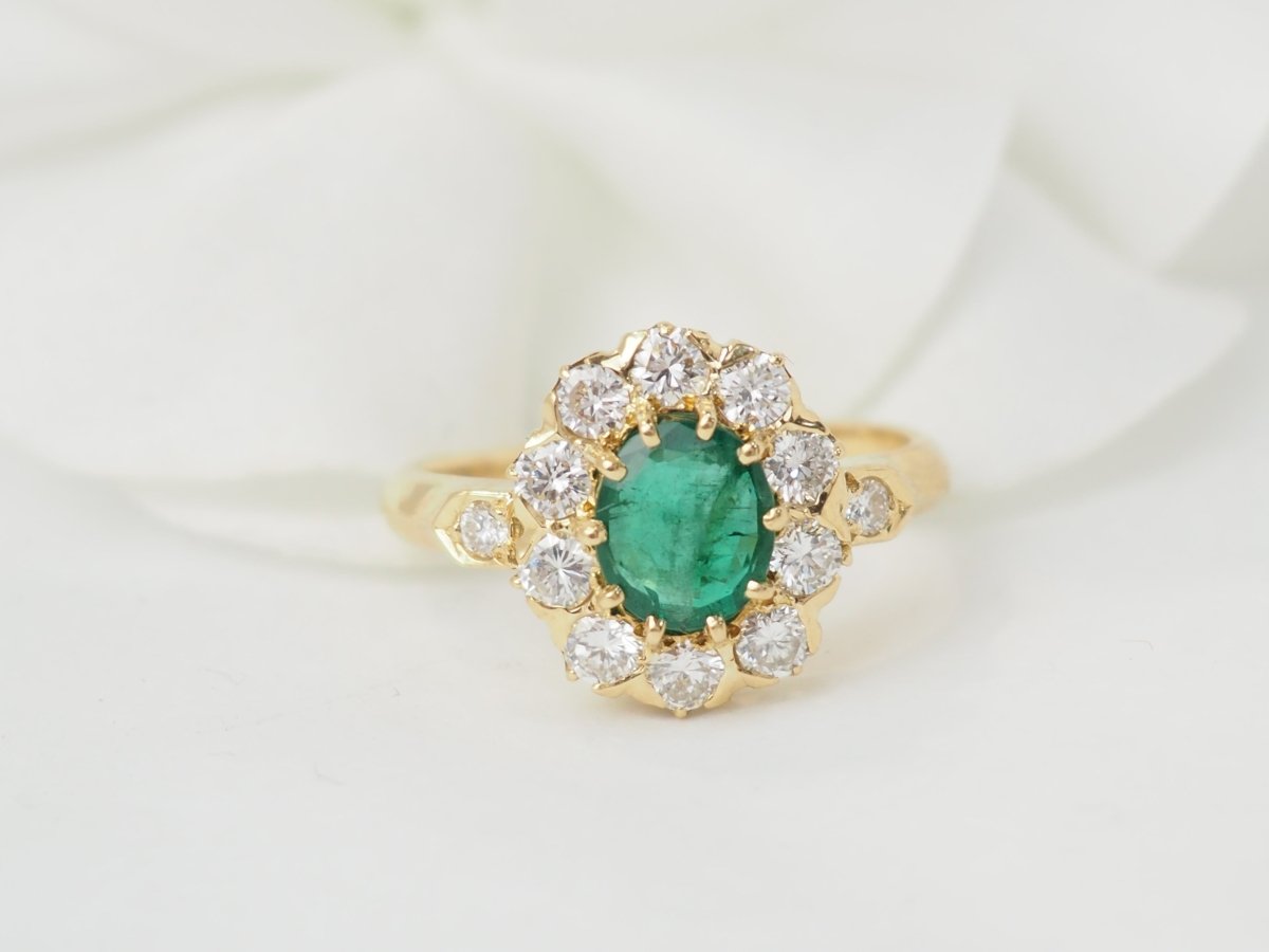 Bague marguerite en or jaune, emeraude et diamants - Maison Eloe