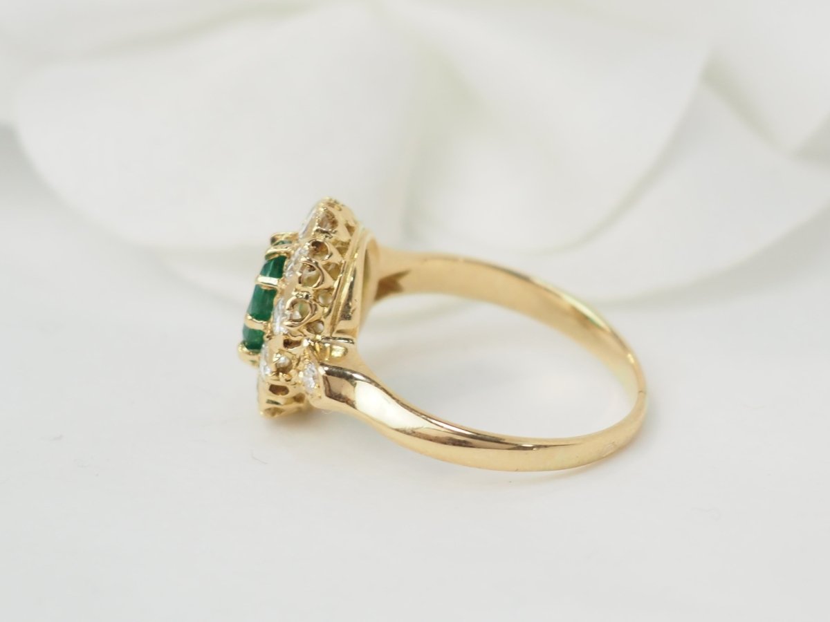 Bague marguerite en or jaune, emeraude et diamants - Maison Eloe