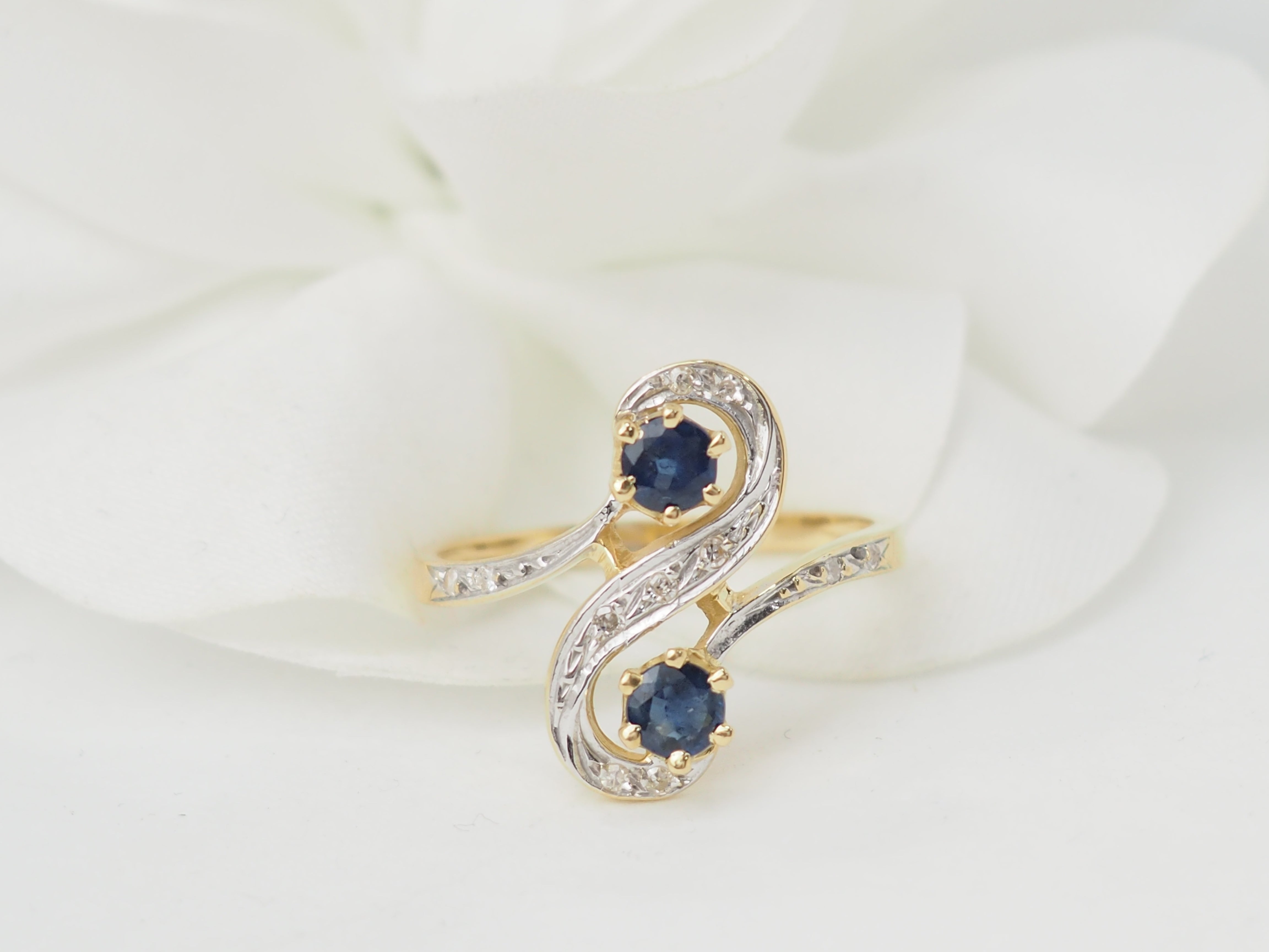 Bague Toi et Moi en or bicolore, saphirs et diamants