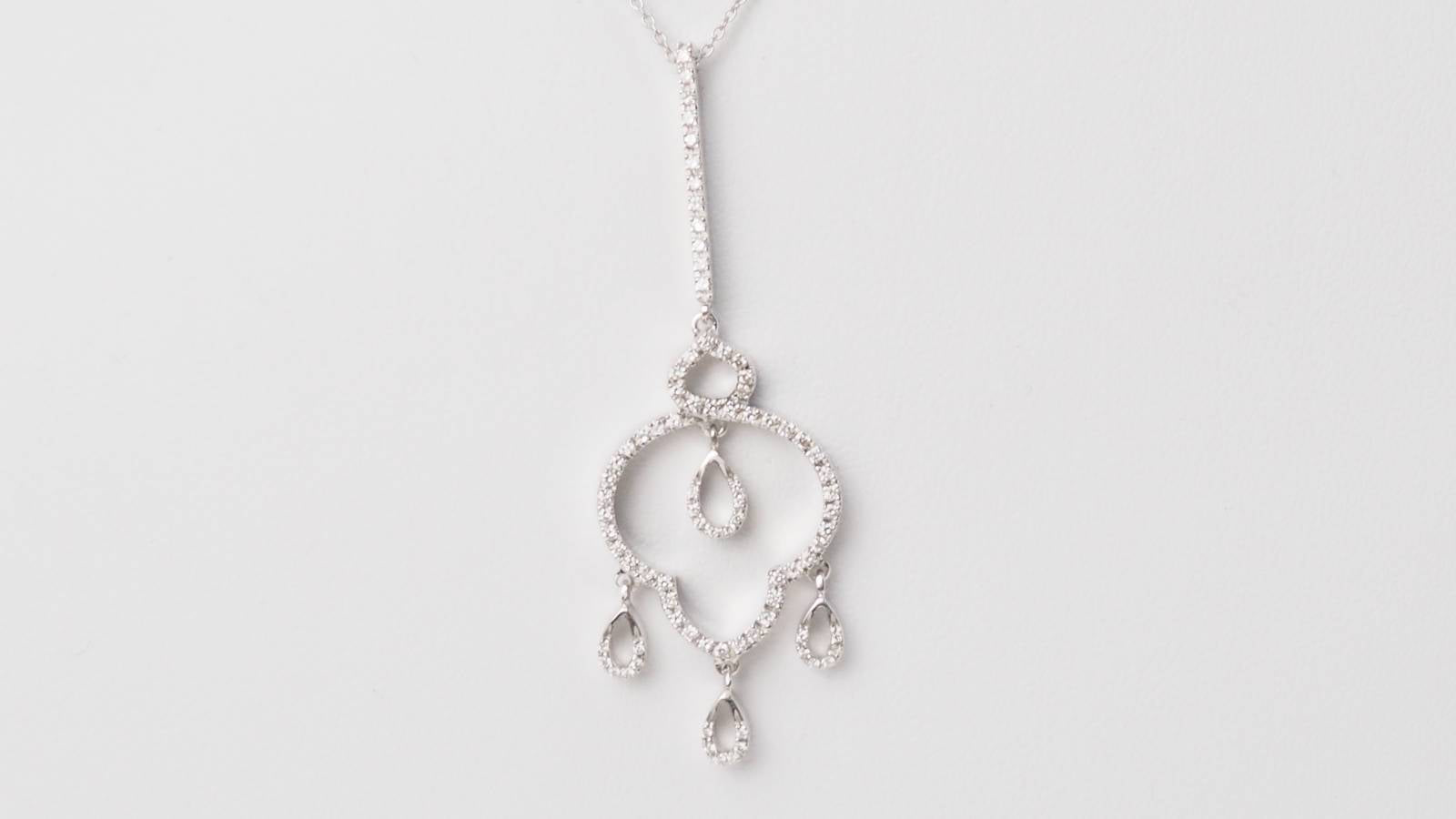 Collier en or blanc et diamants