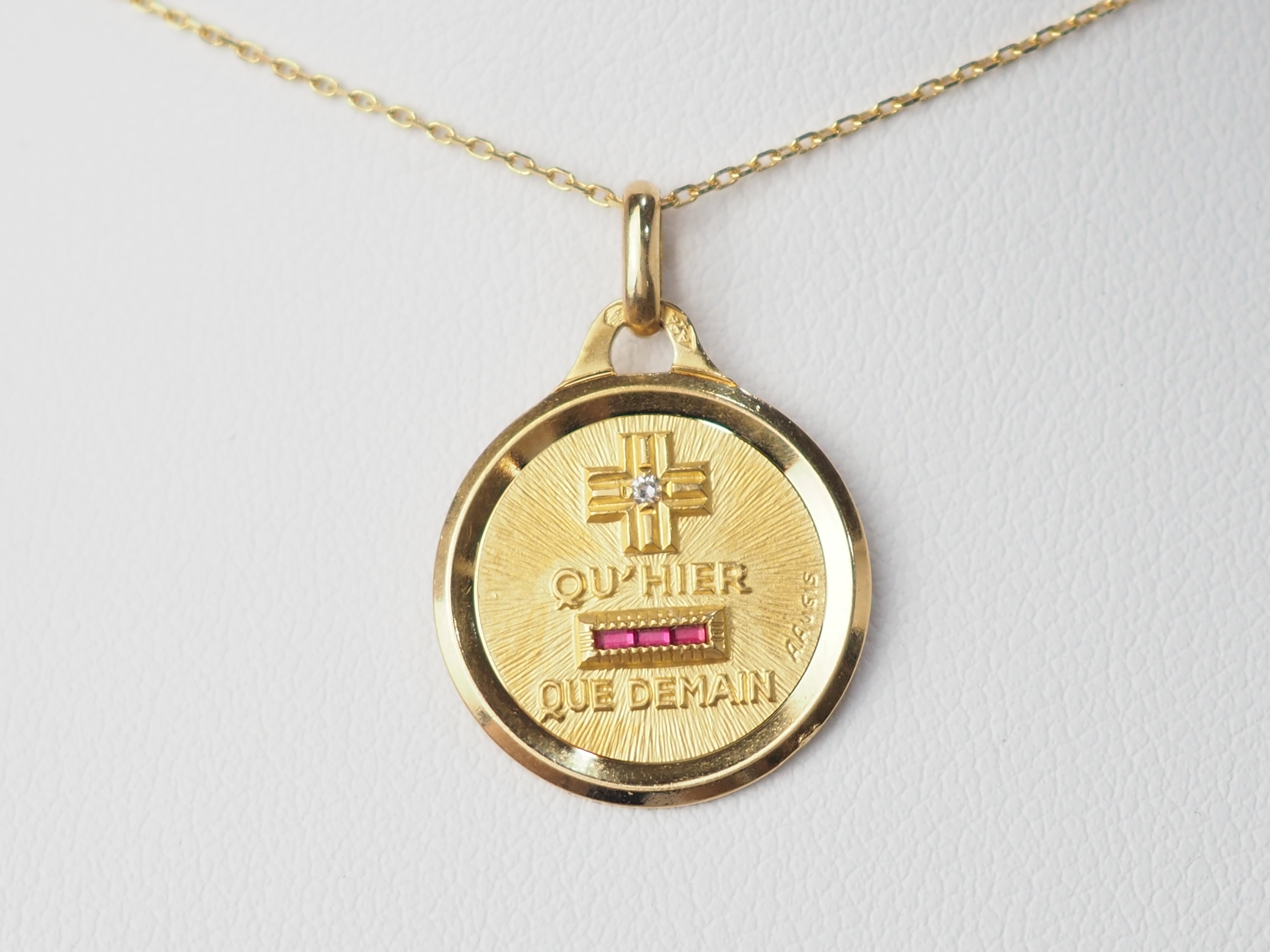Pendentif médaille d'amour Augis en or jaune
