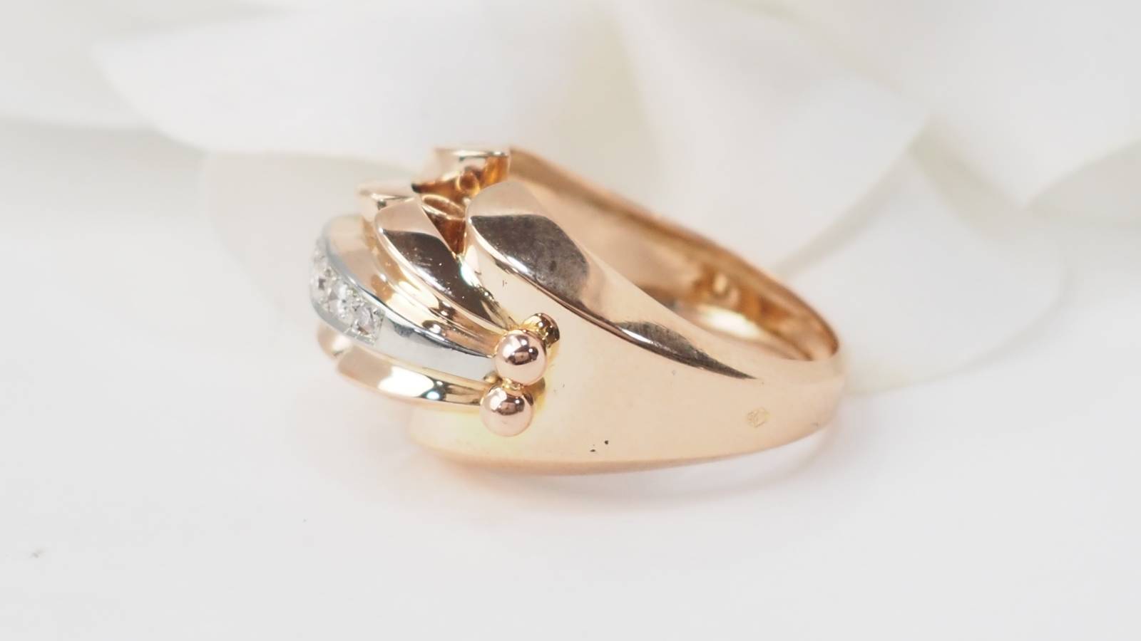 Bague tank des années 40 en or rose et diamants