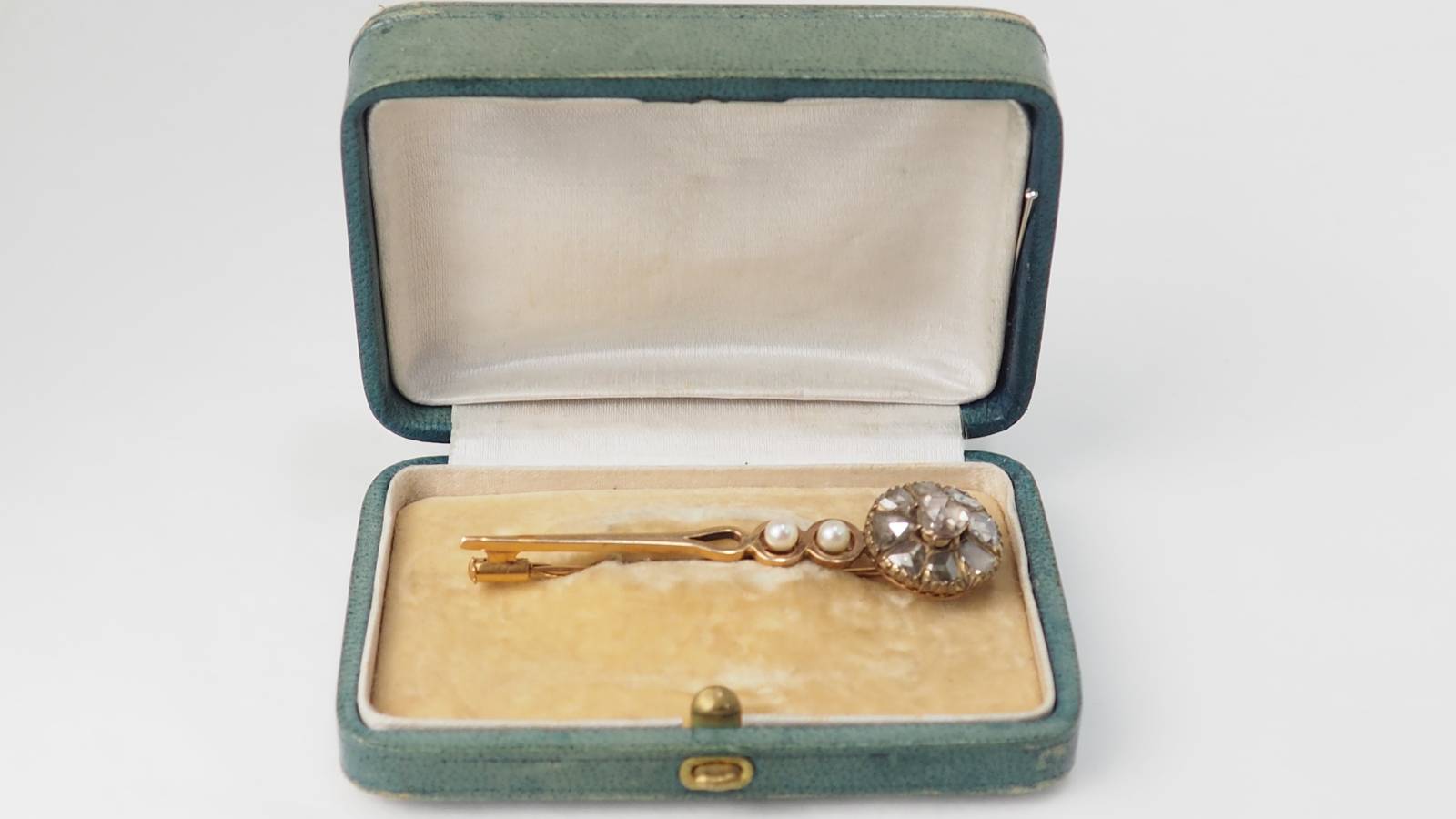 Broche barrette ancienne en or jaune, diamants et perle de culture