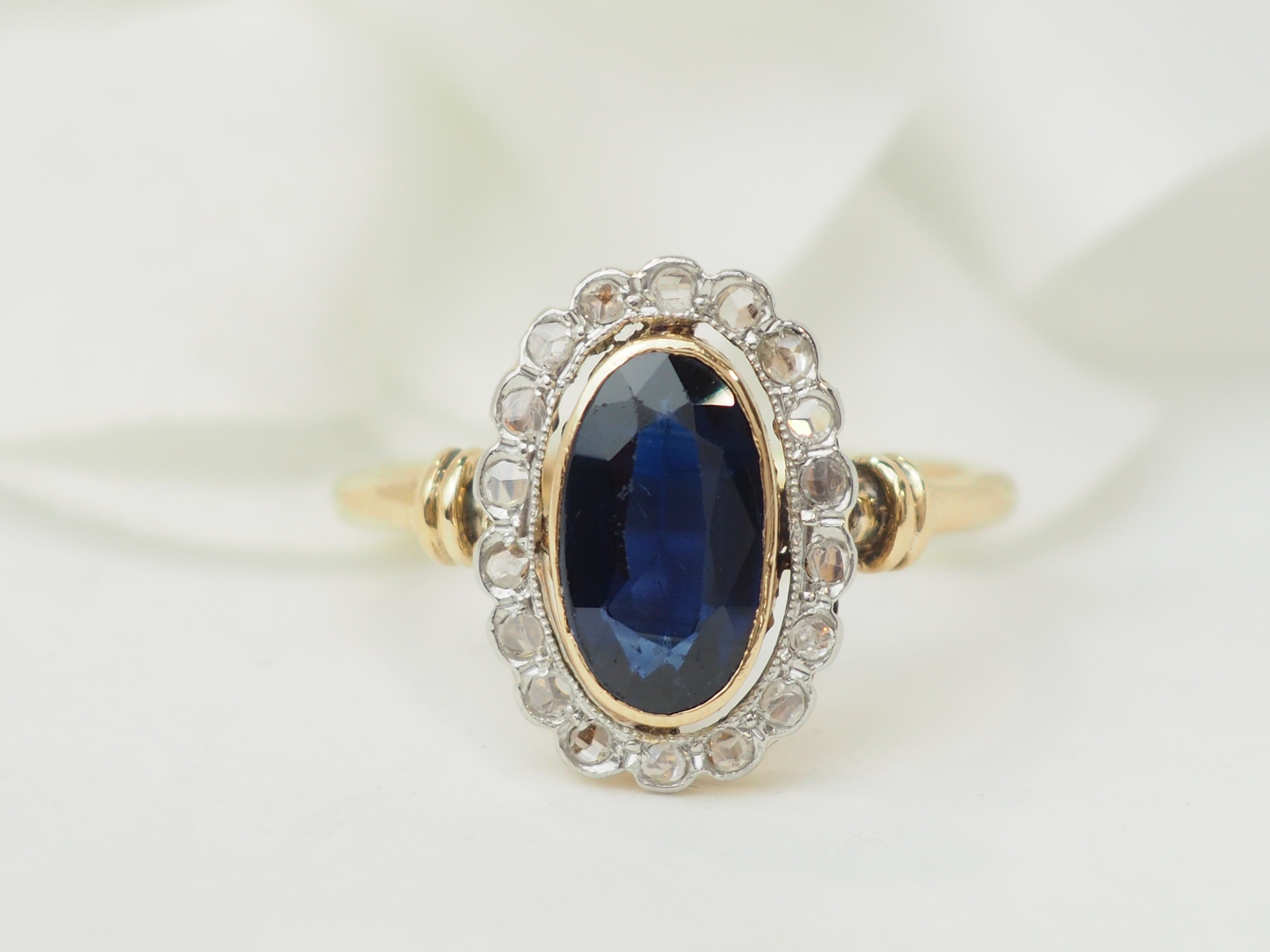 Bague pompadour en or jaune, Saphir et diamants