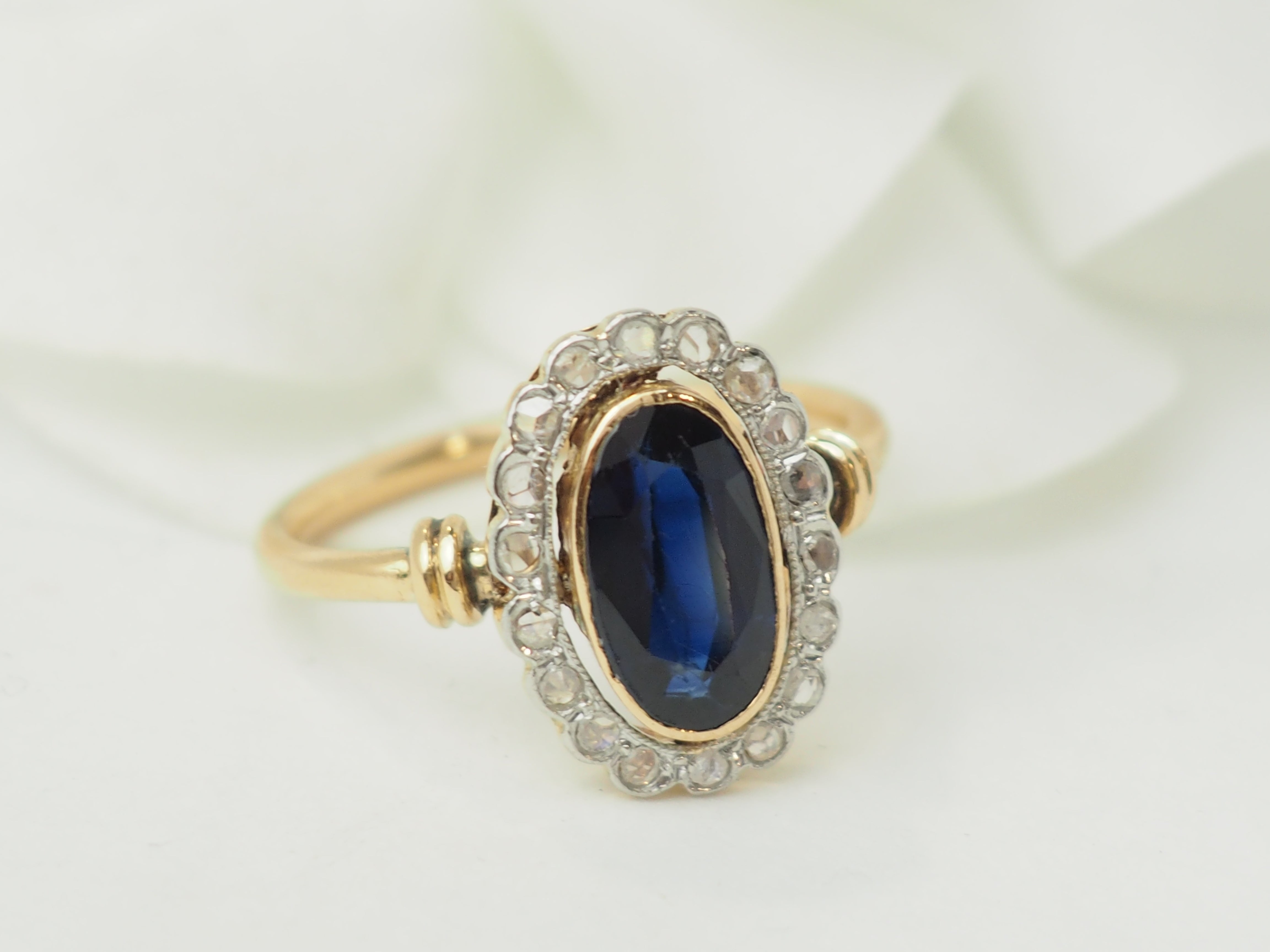 Bague pompadour en or jaune, Saphir et diamants