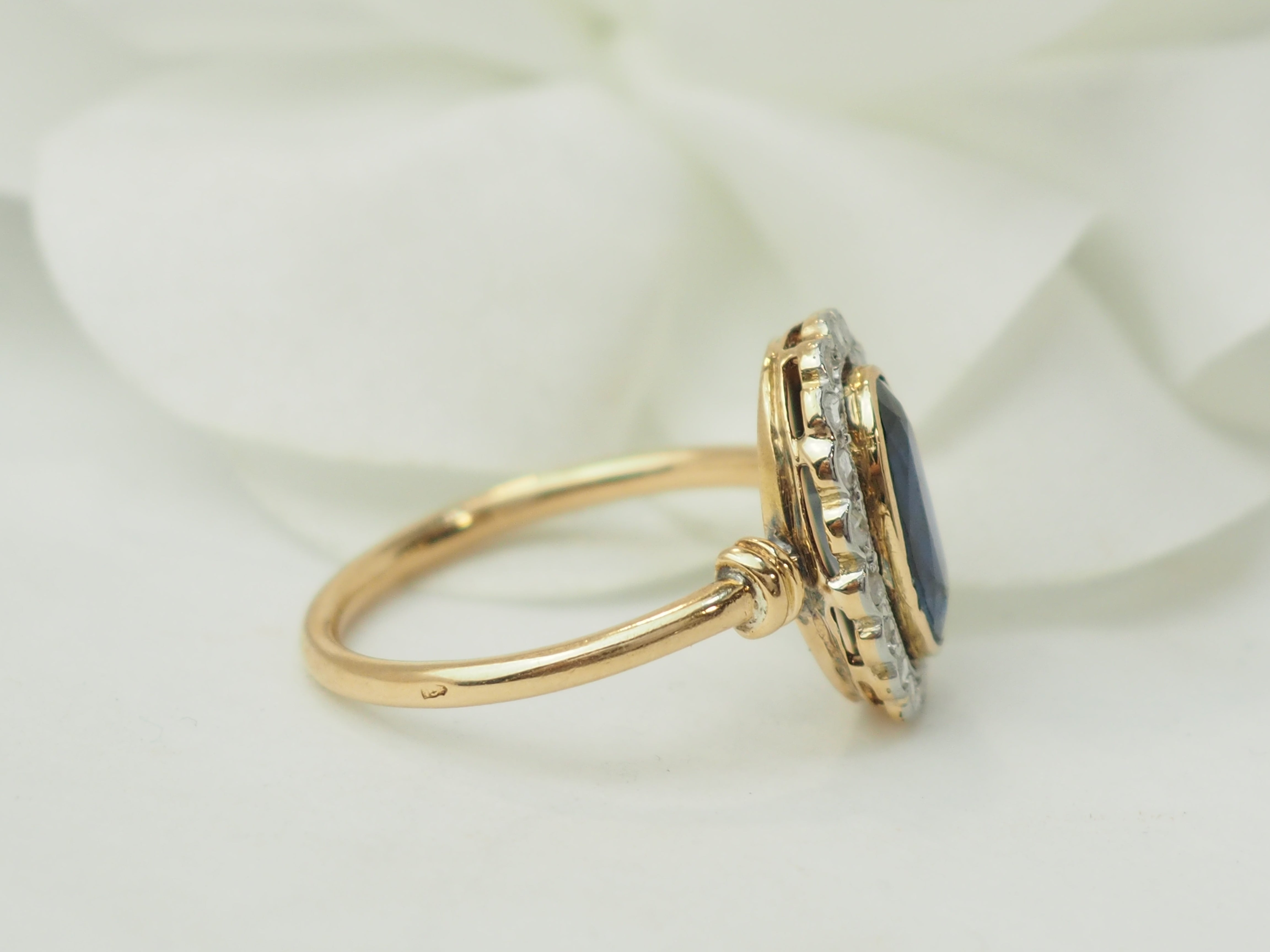 Bague pompadour en or jaune, Saphir et diamants