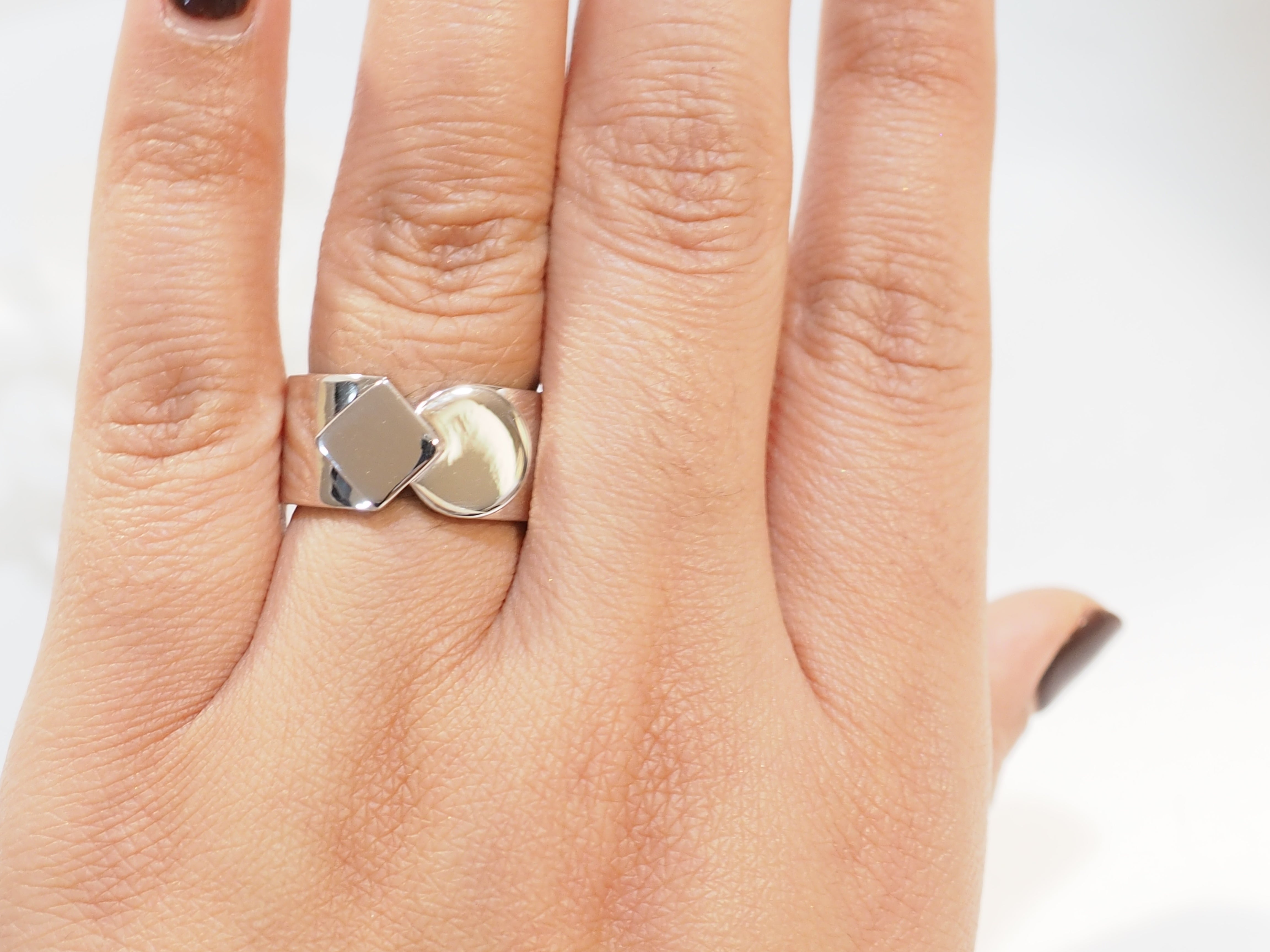 Bague vintage signée Fred modèle Fredkiss en or blanc, authenticité vérifiée en atelier