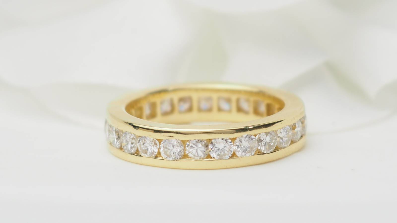 Alliance tour complet en or jaune et diamants