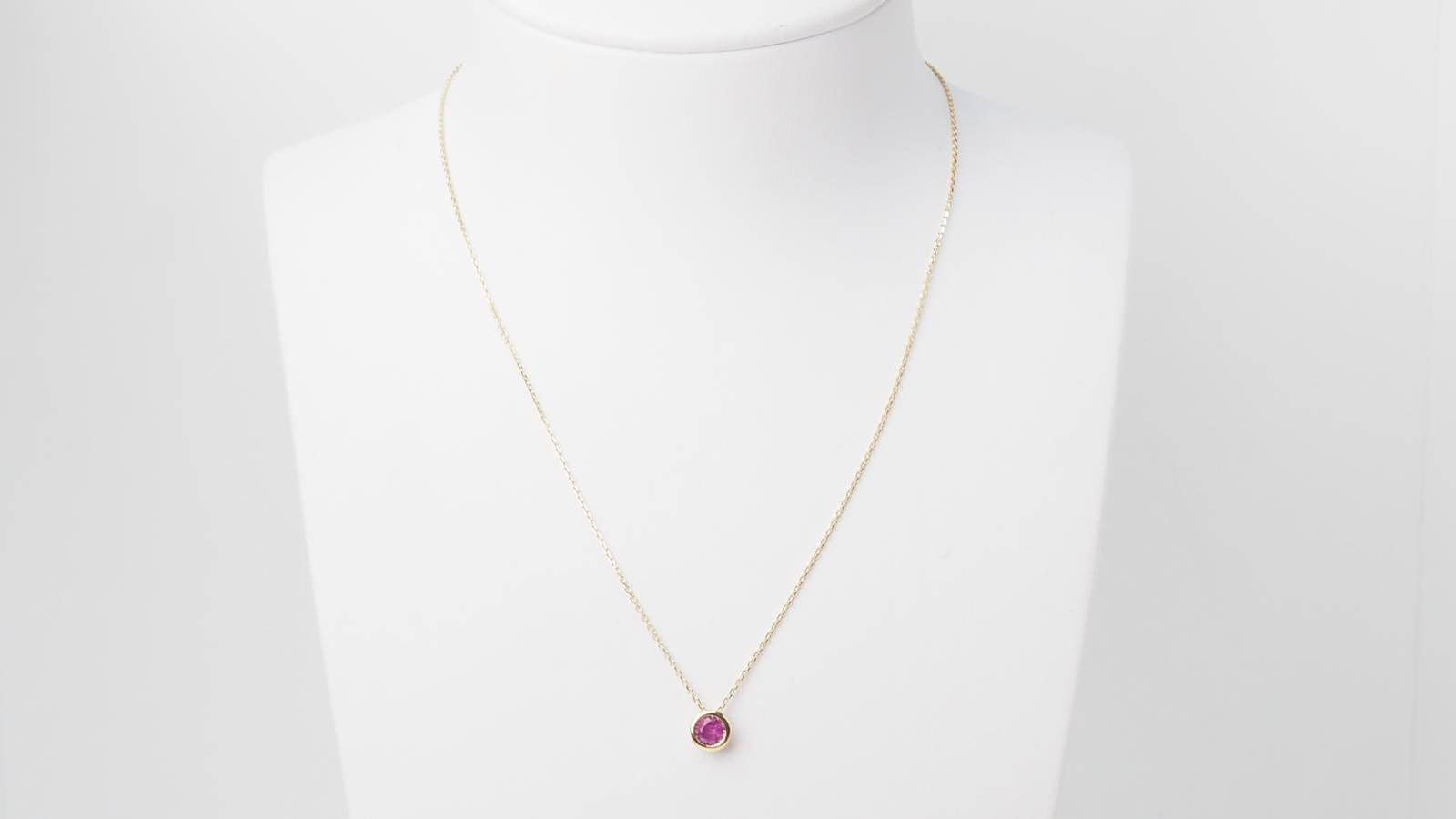 Collier solitaire en or jaune et rubis