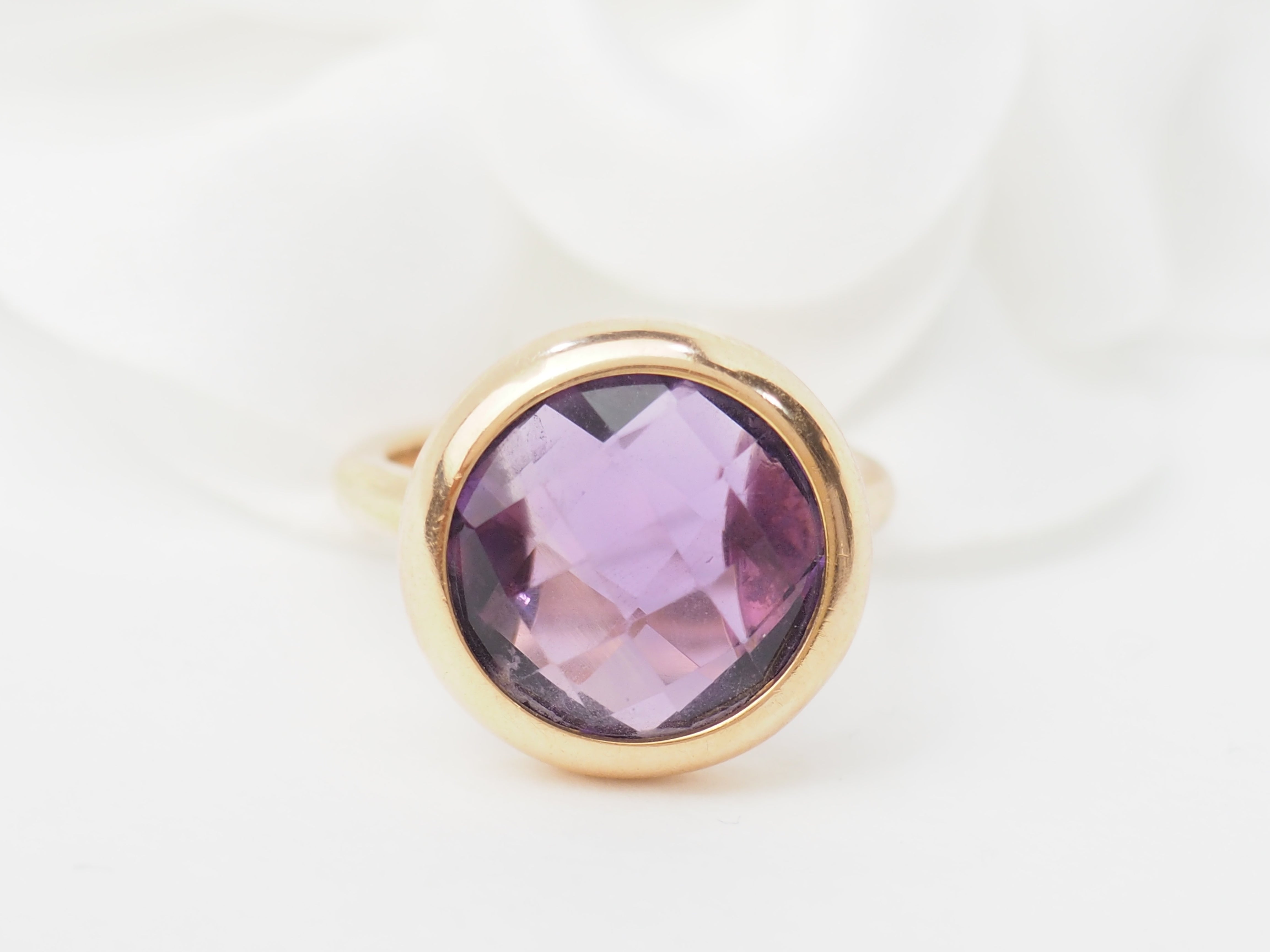 Bague ronde en or rose et améthyste façettée