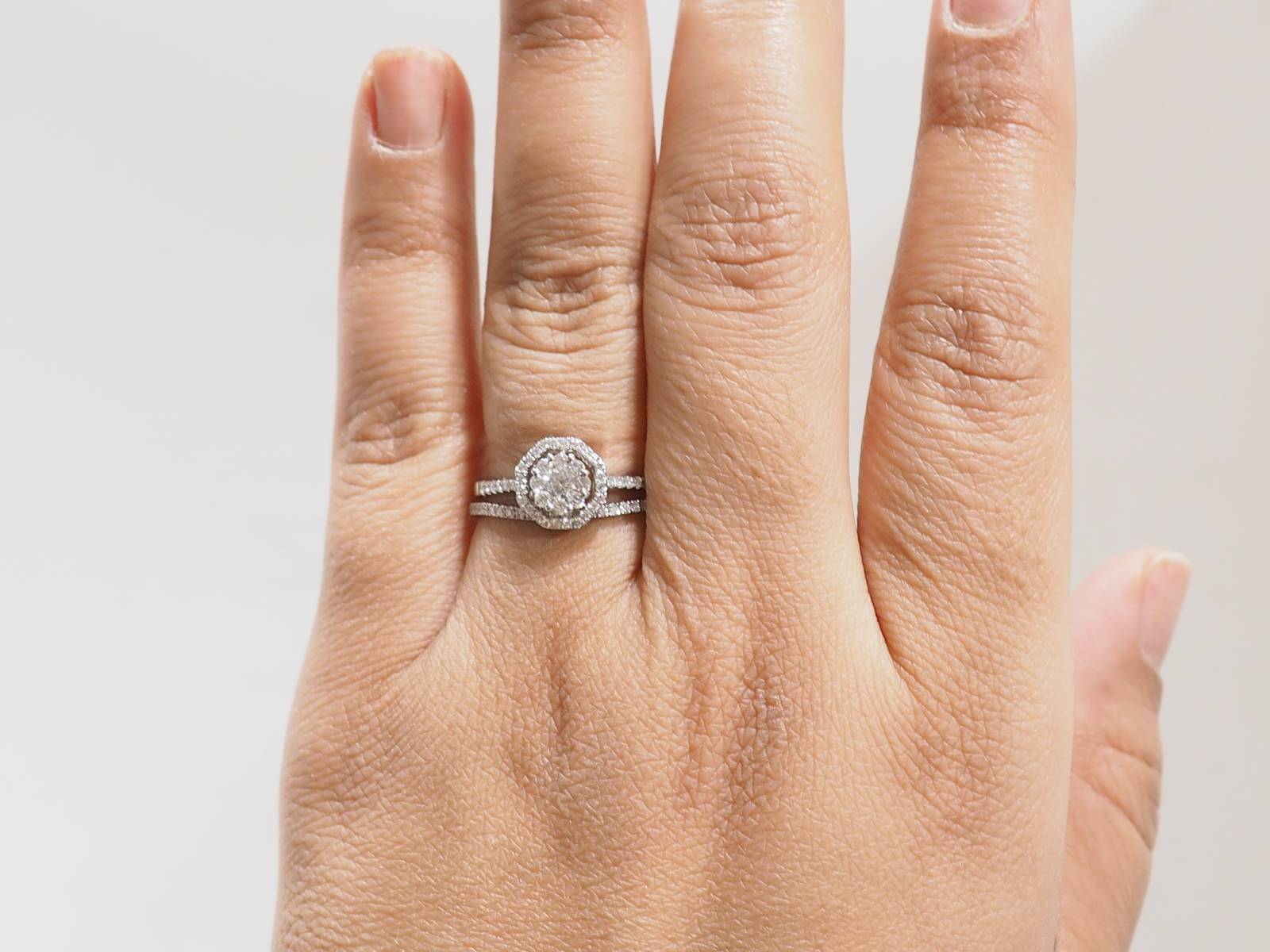 Bague solitaire en or blanc et diamants 0.66ct