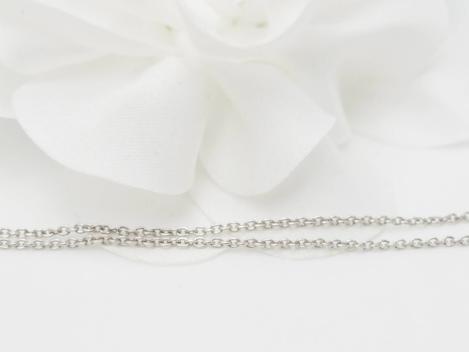 Collier pendentif en or blanc et diamants