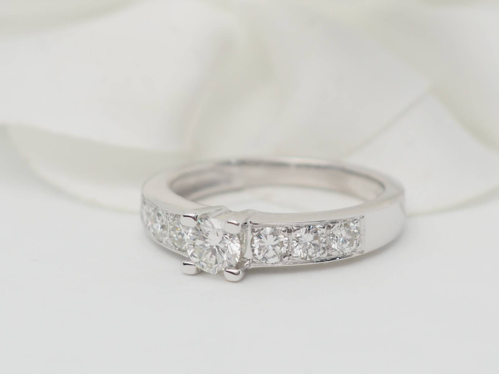 Bague solitaire en or blanc et diamant de 0,28 ct