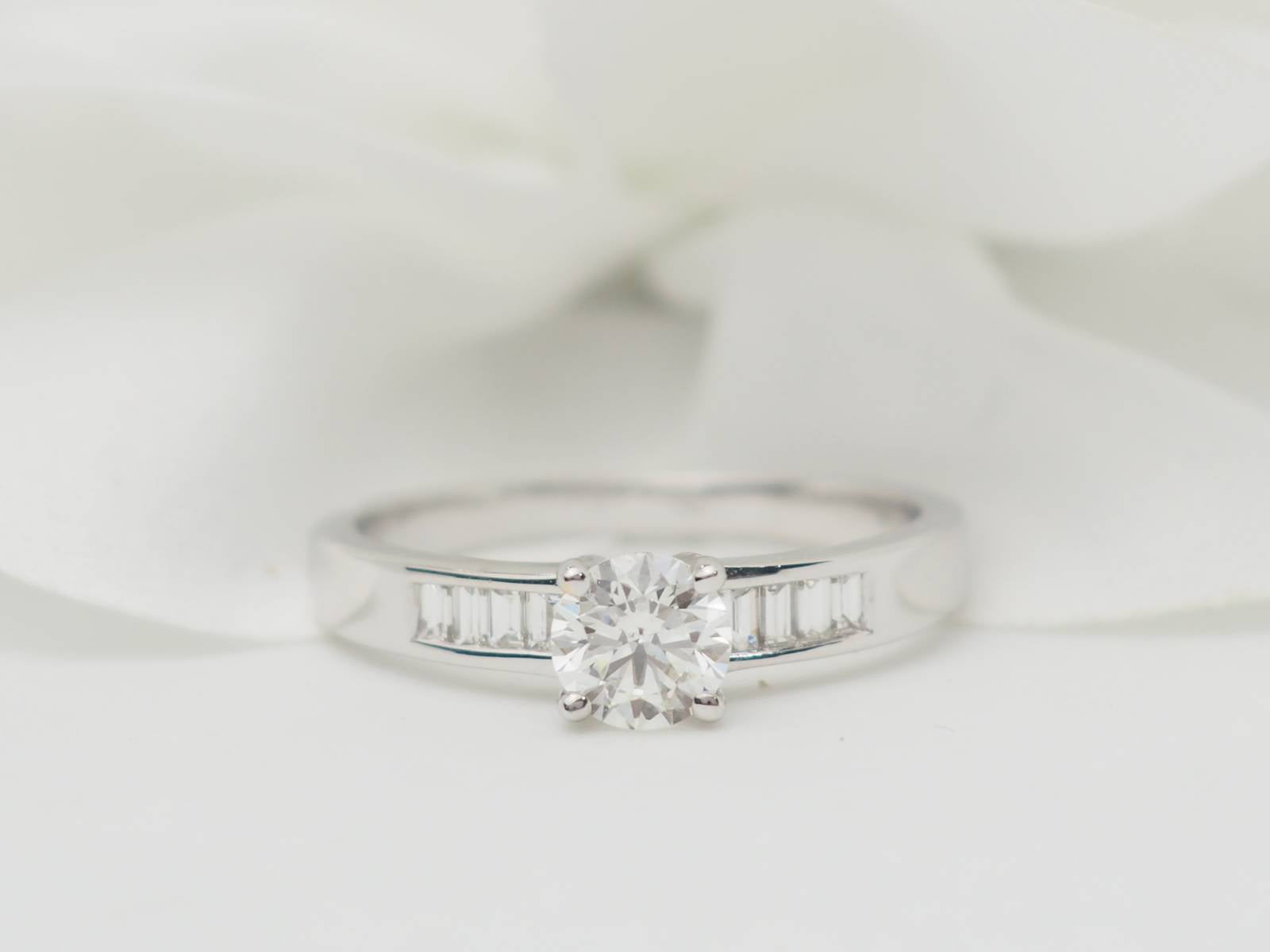 Solitaire en or blanc et diamant rond de 0,52 ct