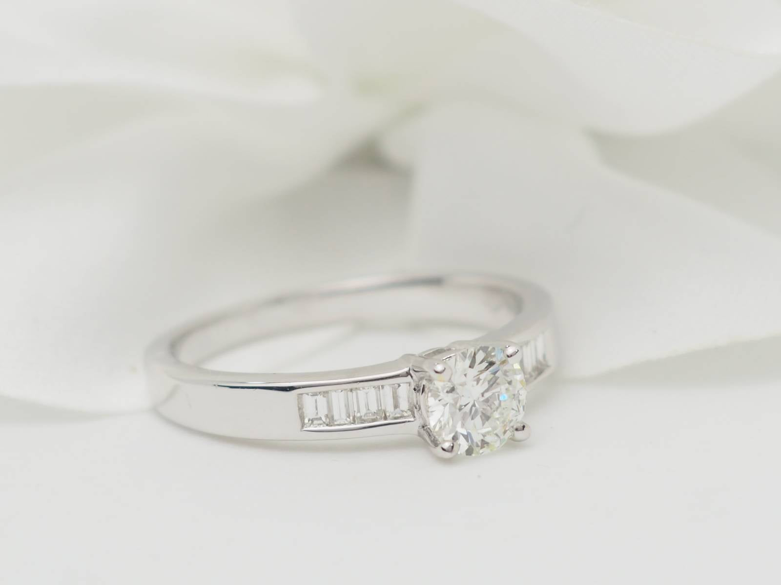 Solitaire en or blanc et diamant rond de 0,52 ct