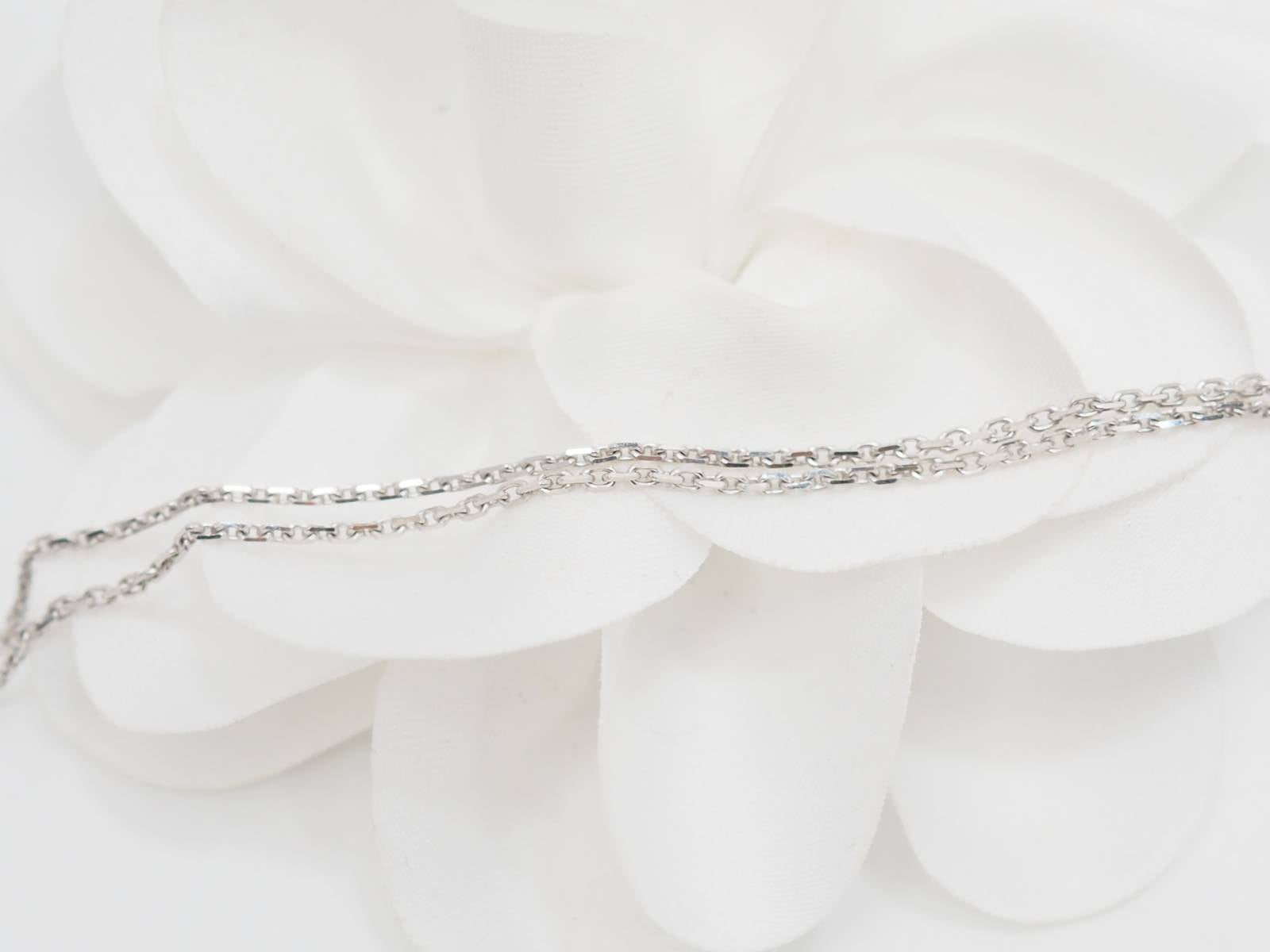 Collier pendentif dôme en or blanc et diamants