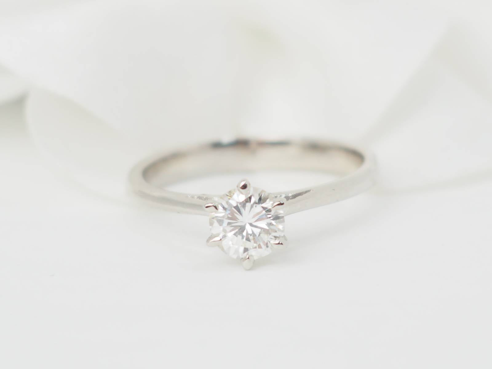 Bague solitaire en or blanc et diamant 0.58ct