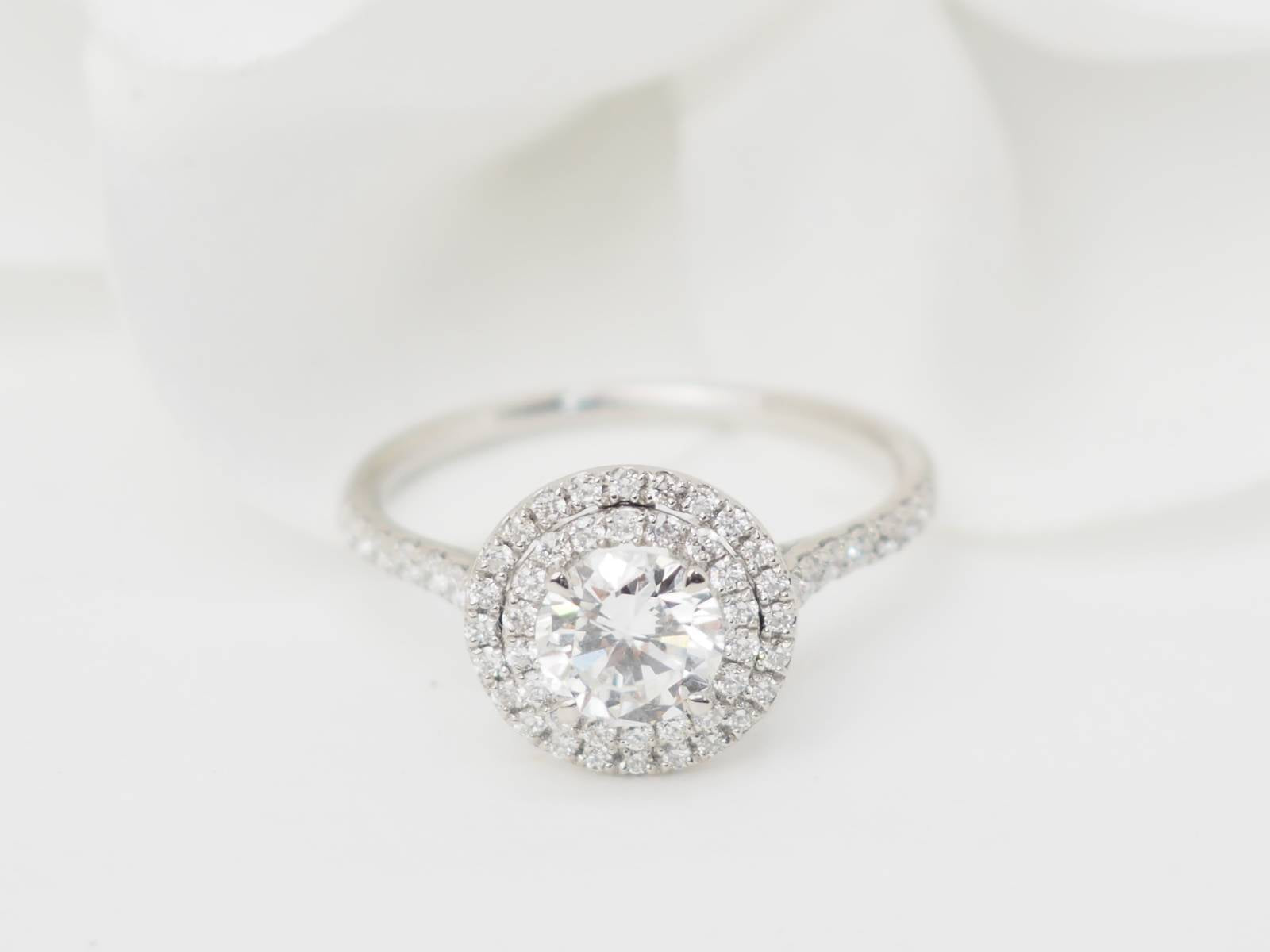Bague solitaire en or blanc et diamants 0.72ct