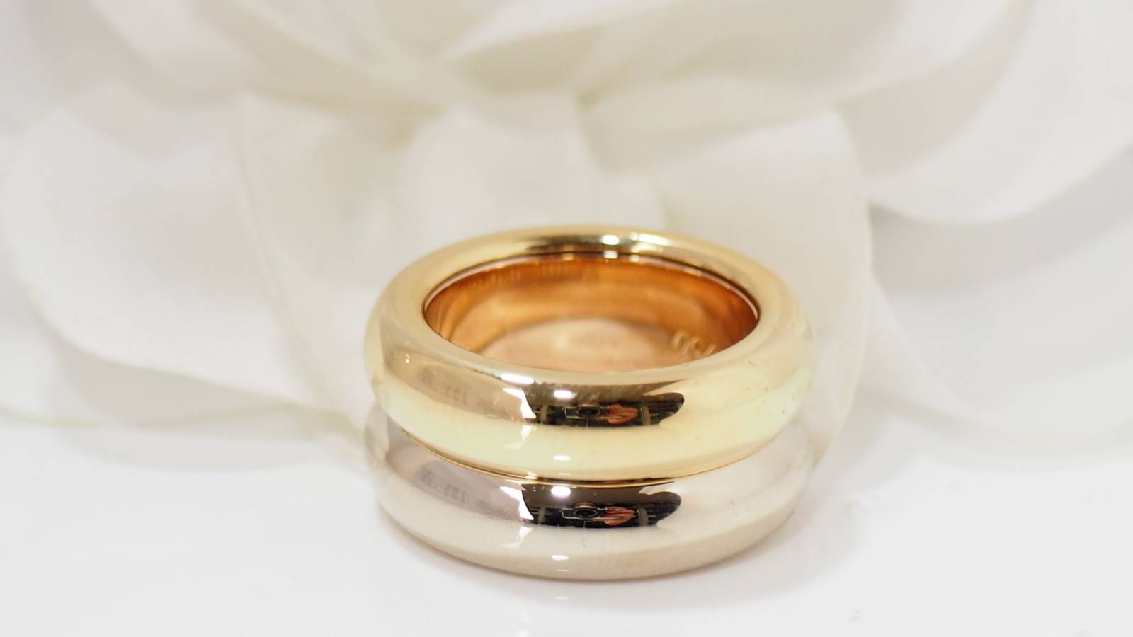 Poiray "Symbol" ring in three golds