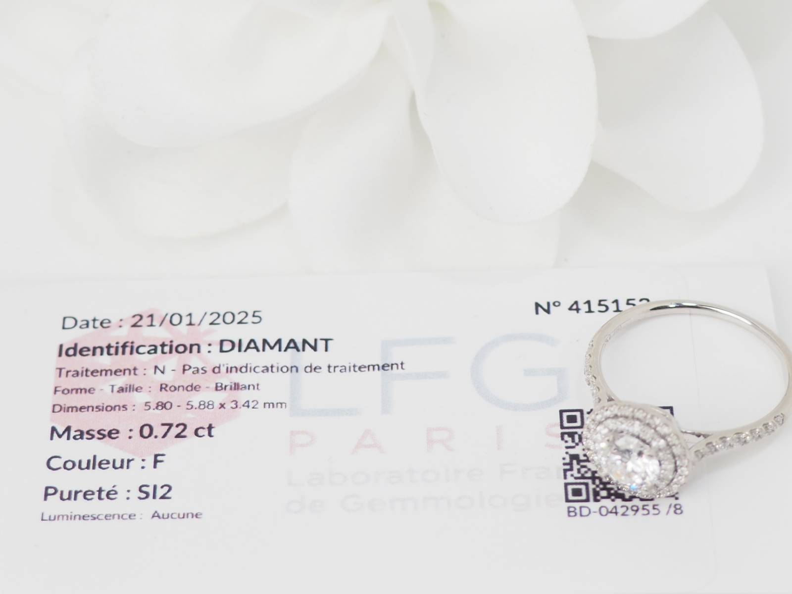 Bague solitaire en or blanc et diamants 0.72ct