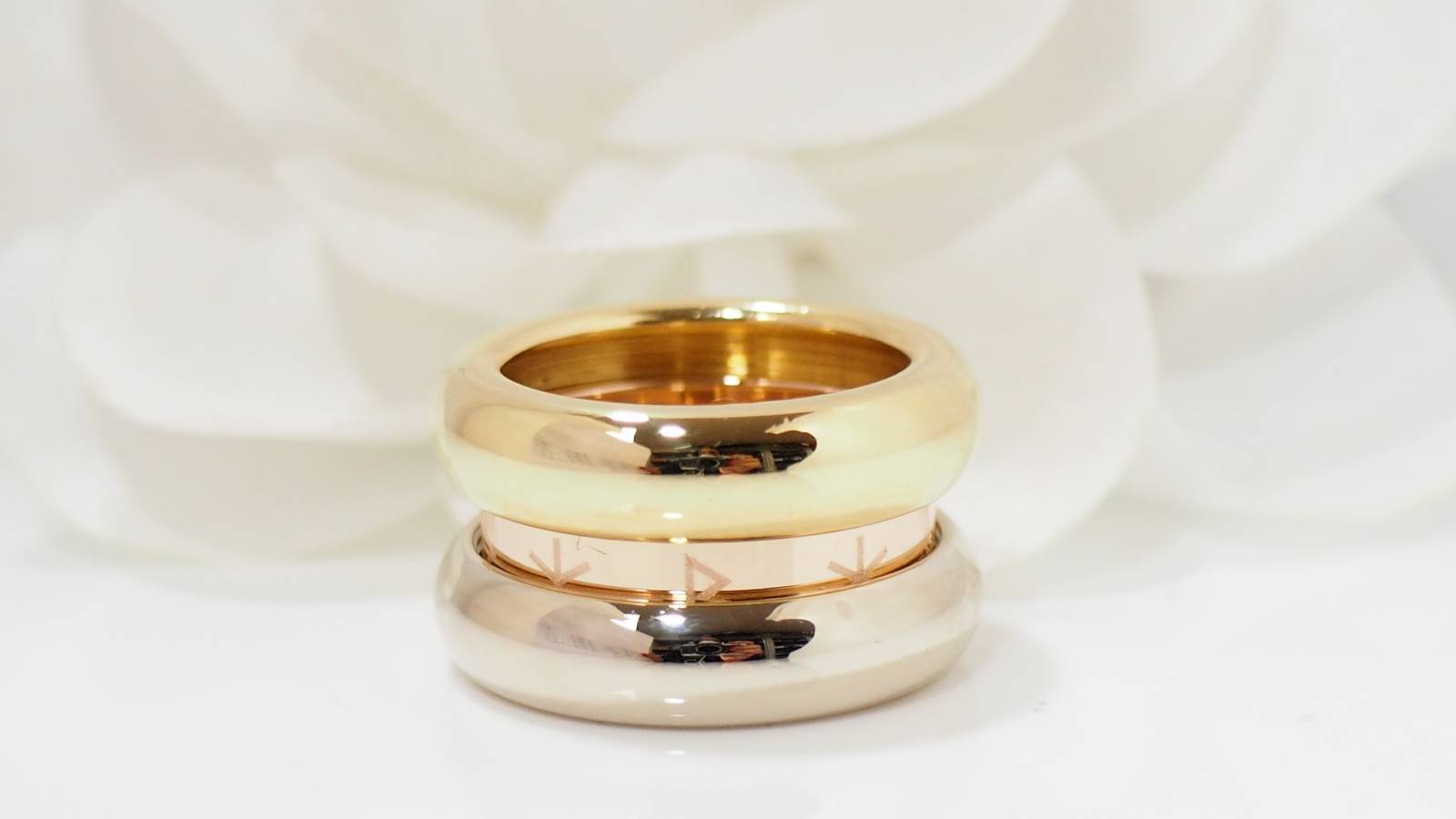 Poiray "Symbol" ring in three golds
