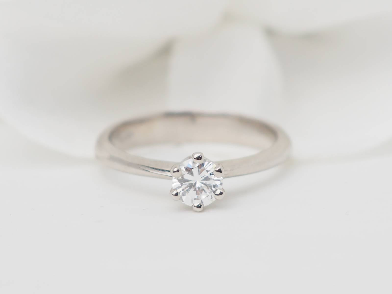 Bague solitaire en or blanc et diamant 0.34ct