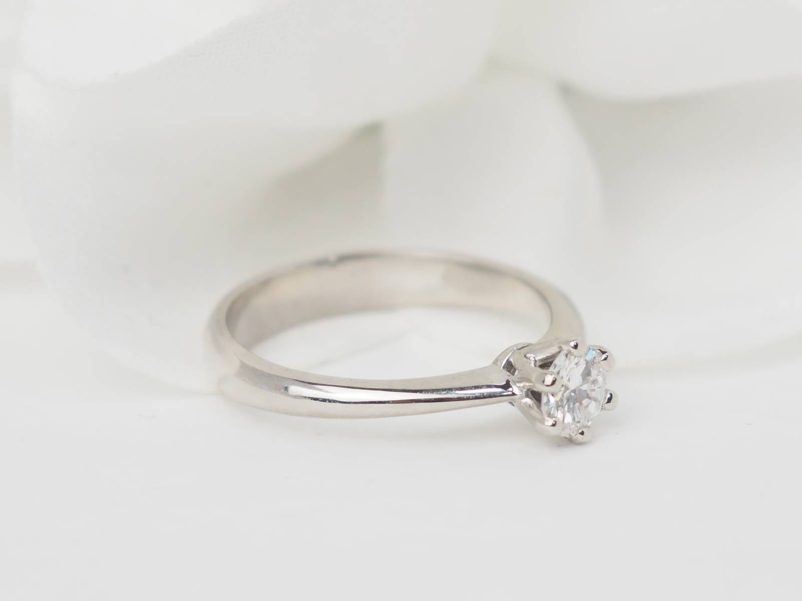Bague solitaire en or blanc et diamant 0.34ct