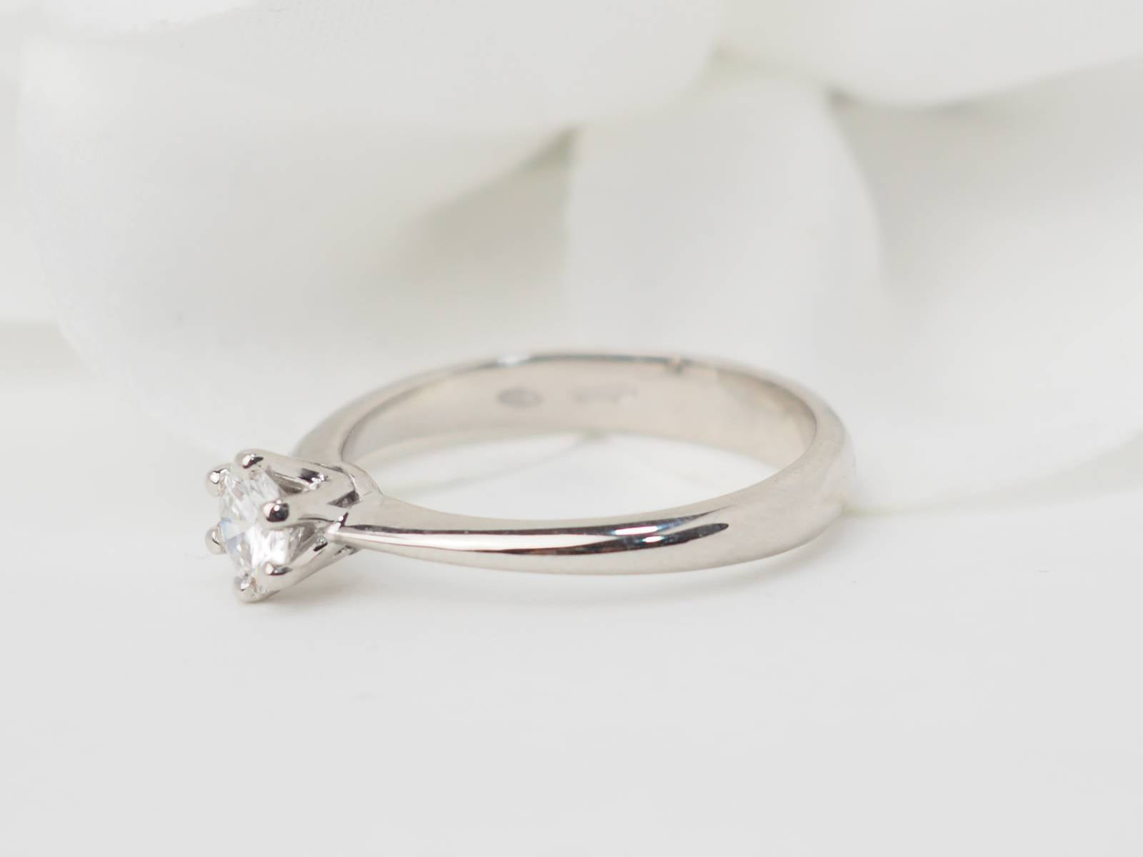 Bague solitaire en or blanc et diamant 0.34ct