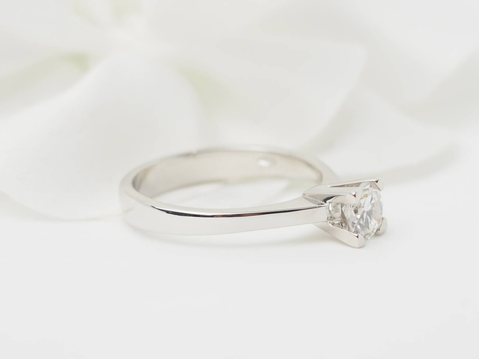 Bague solitaire en or blanc et diamant 0.51ct