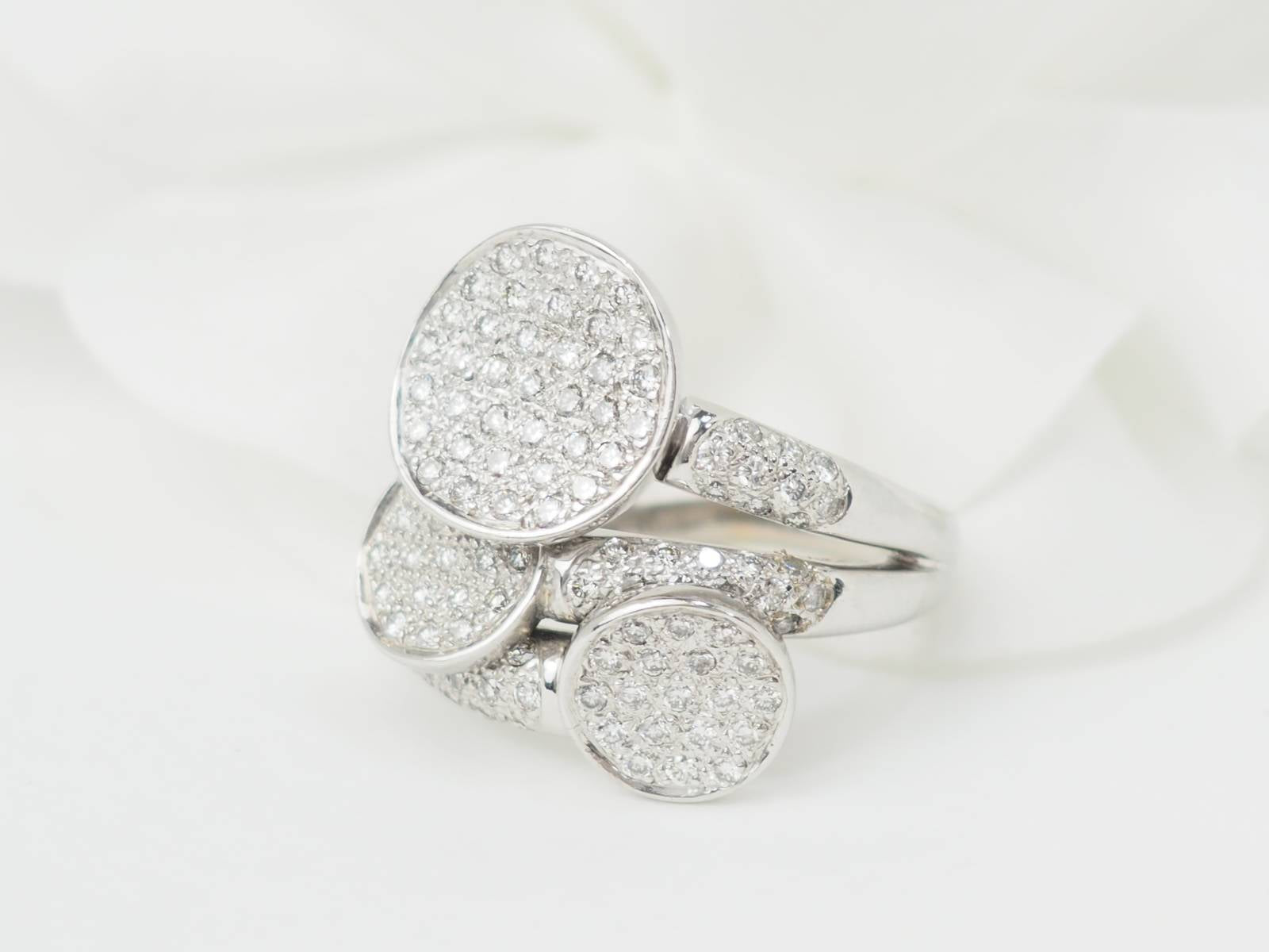Bague en or blanc et diamants