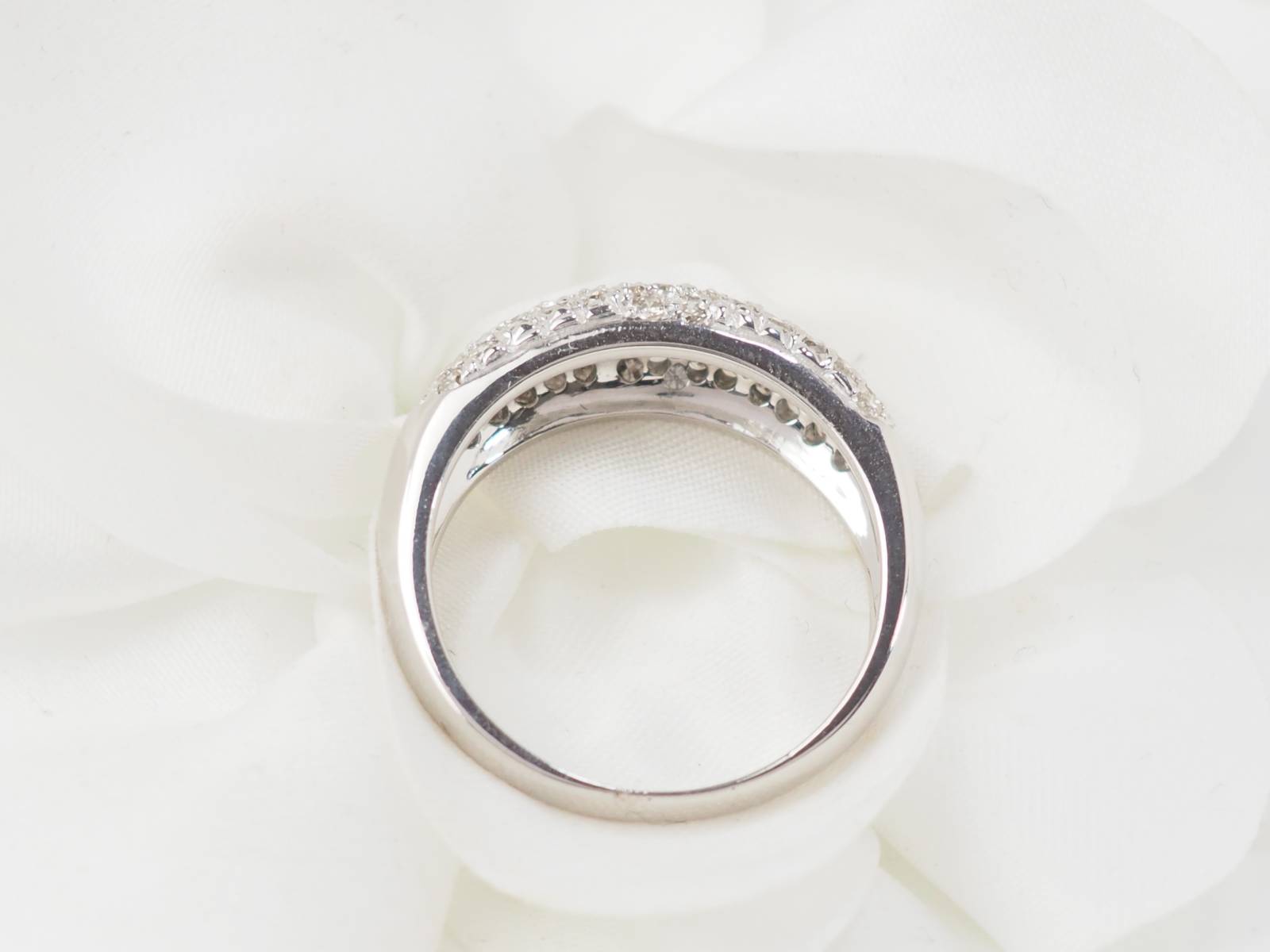 Bague jonc en or blanc et diamants