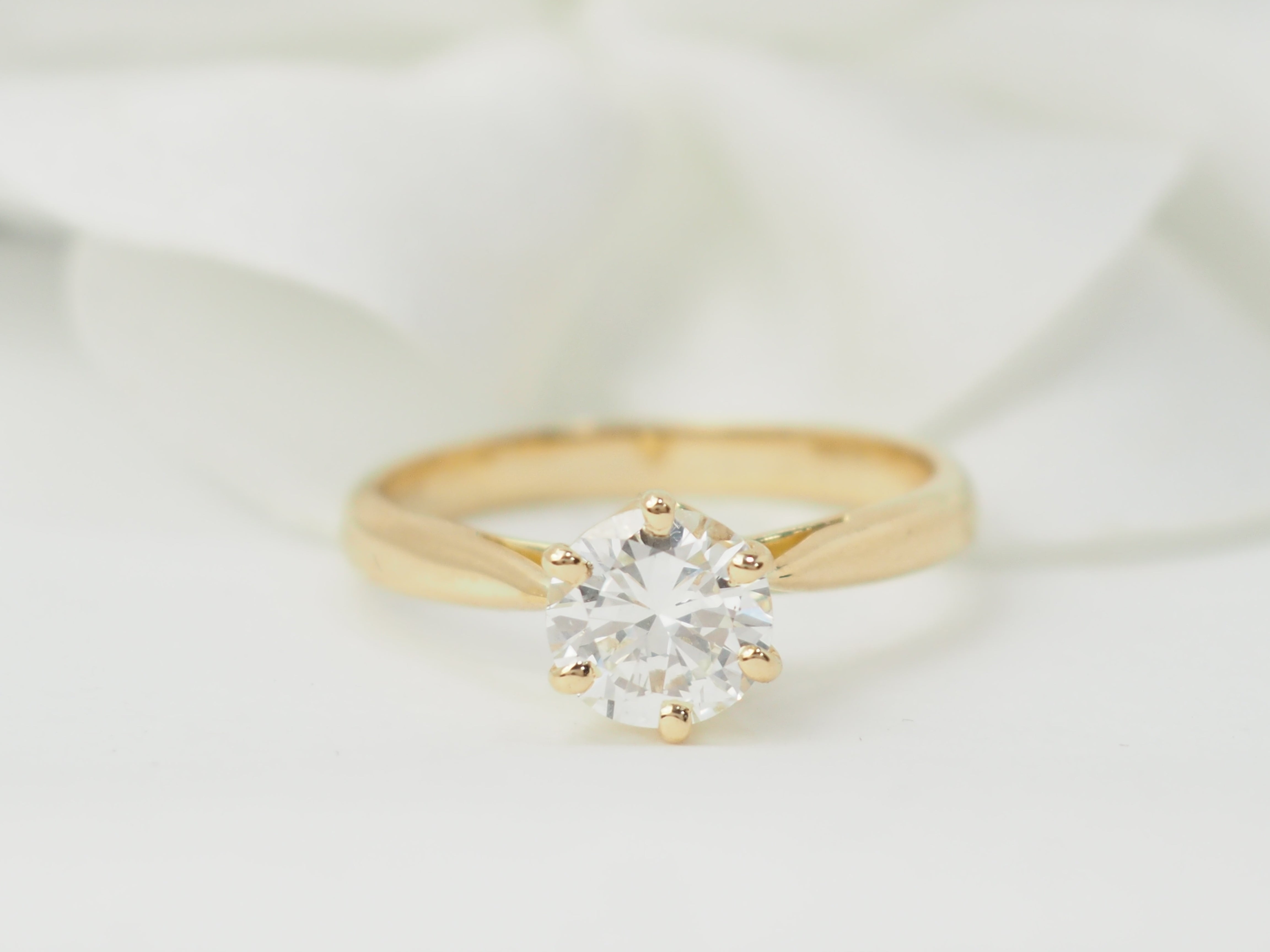 Bague solitaire en or jaune et diamant 0.97ct