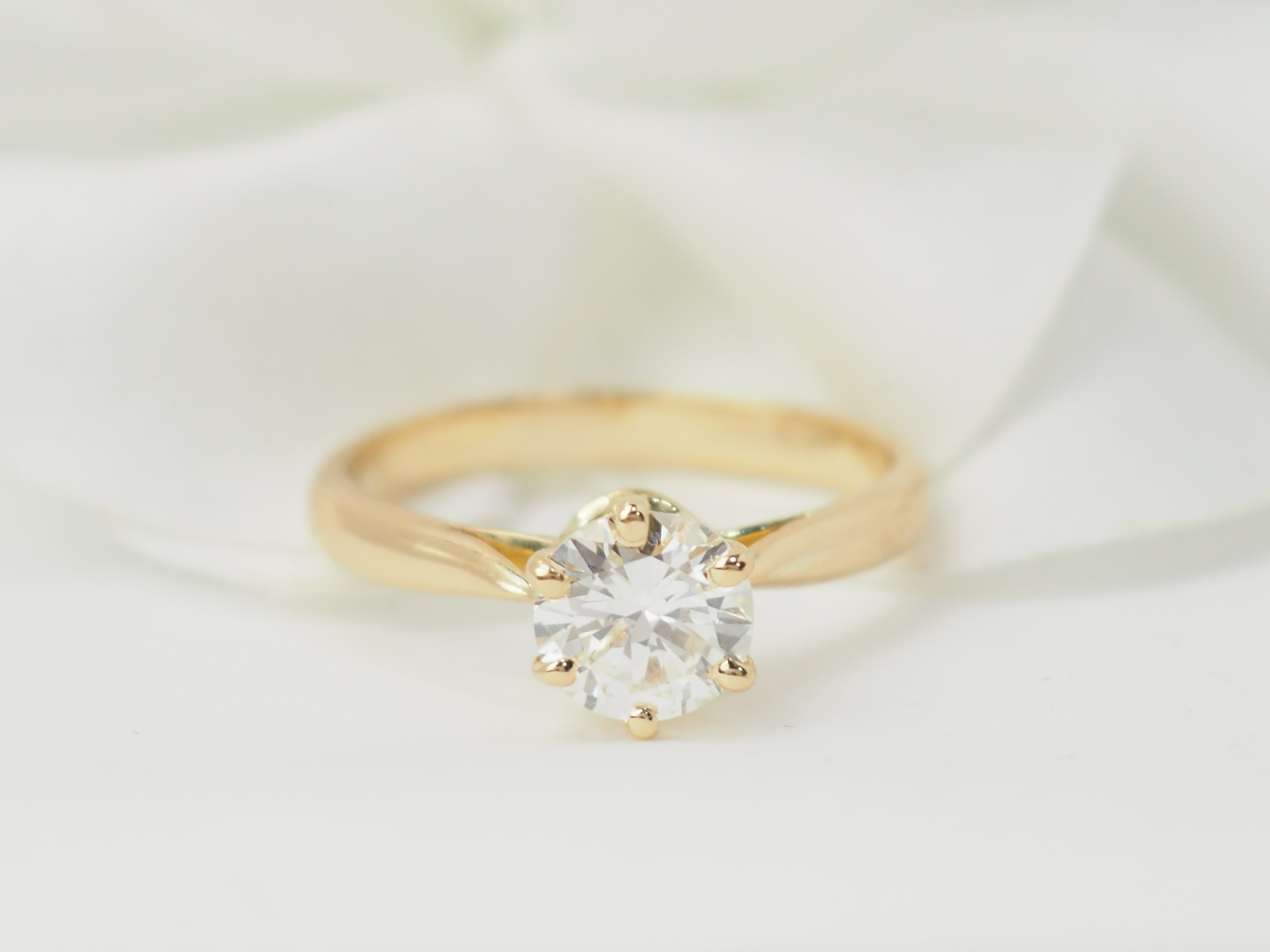 Bague solitaire en or jaune et diamant 0.97ct
