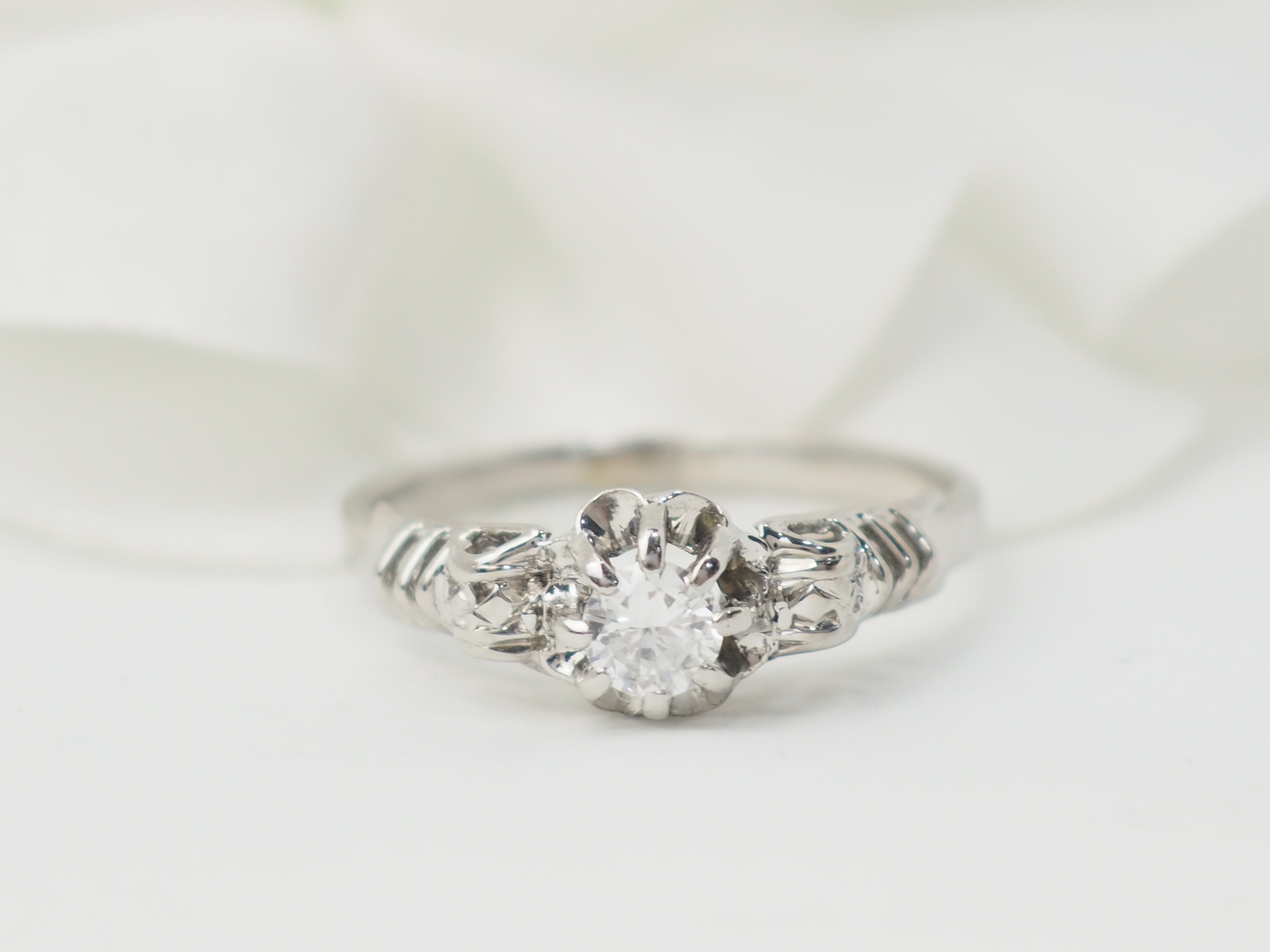 Bague solitaire en or blanc et platine, diamant 0,23ct