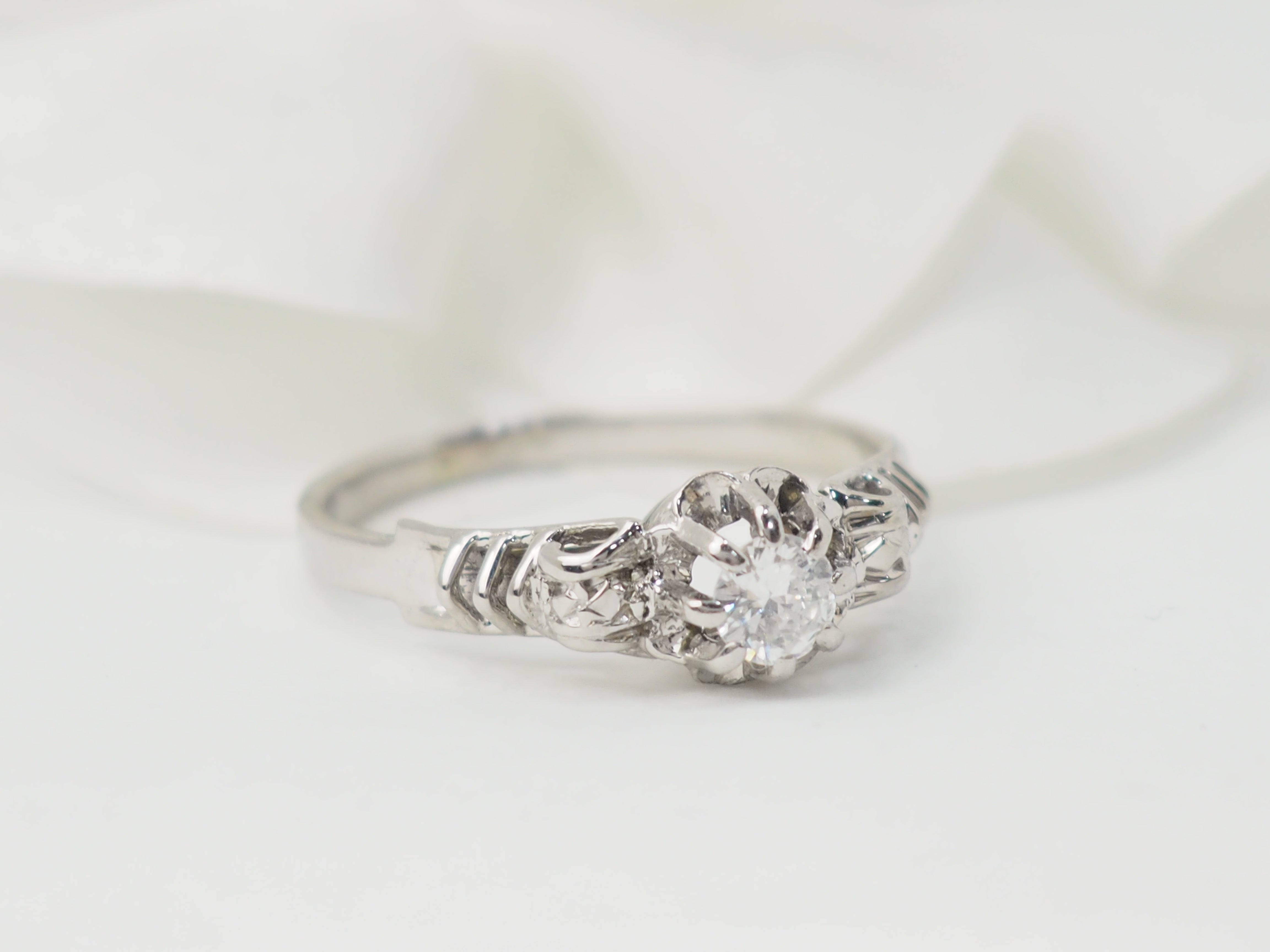 Bague solitaire en or blanc et platine, diamant 0,23ct