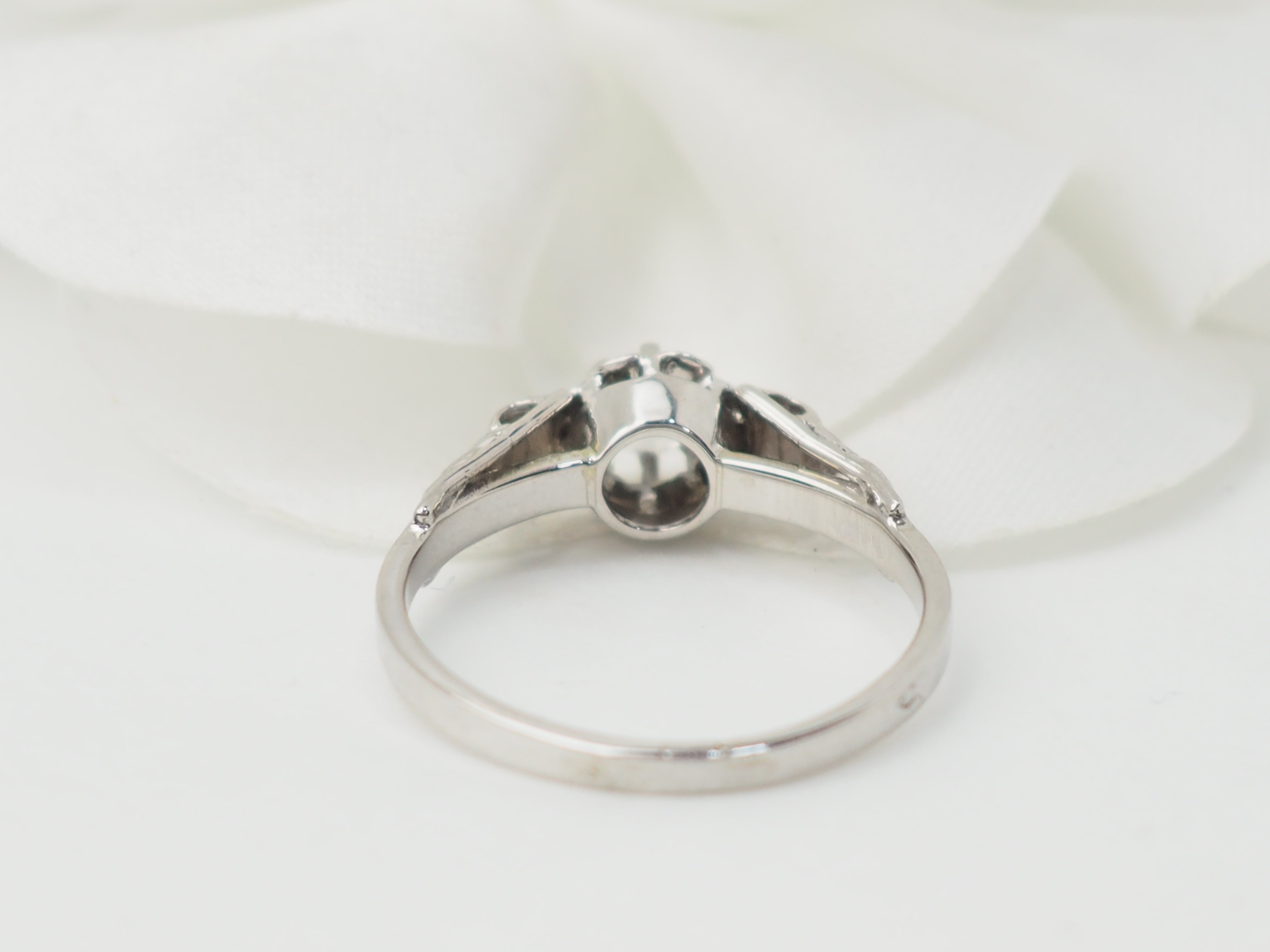 Bague solitaire en or blanc et platine, diamant 0,23ct