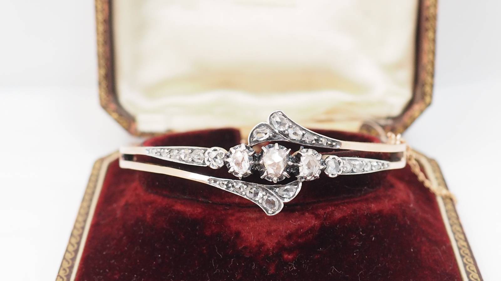 Bracelet ancien du XIX ème siècle en or rose et argent serti de diamants