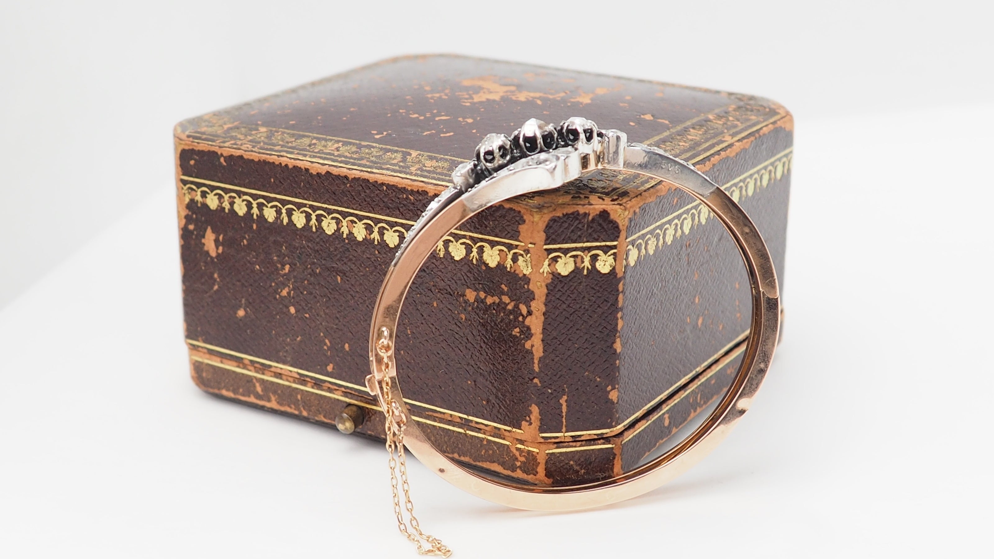 Bracelet ancien du XIX ème siècle en or rose et argent serti de diamants