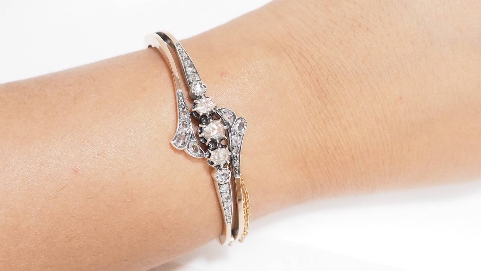 Bracelet ancien du XIX ème siècle en or rose et argent serti de diamants