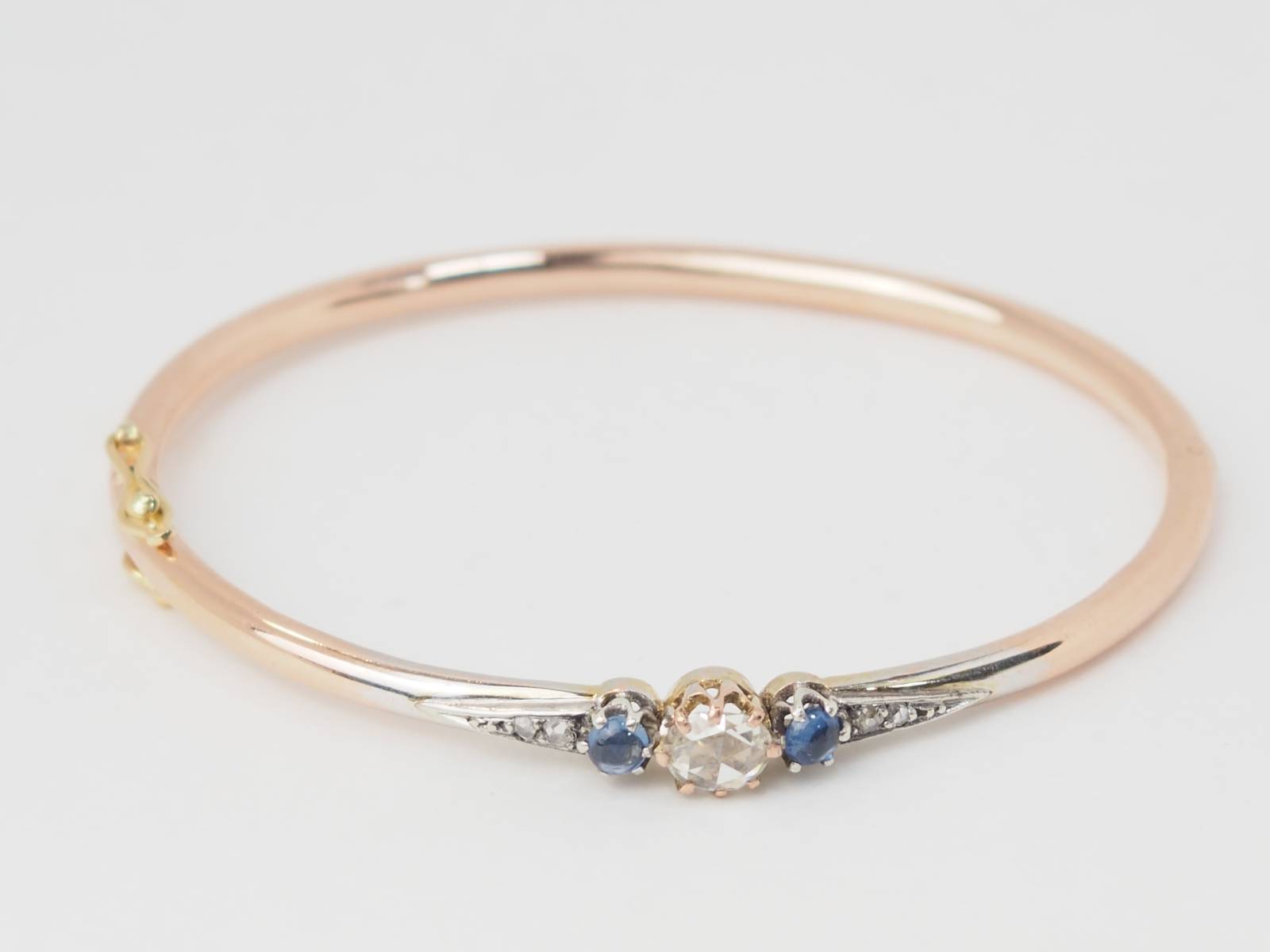 Bracelet Jonc Art Nouveau en or bicolore, saphirs et diamant