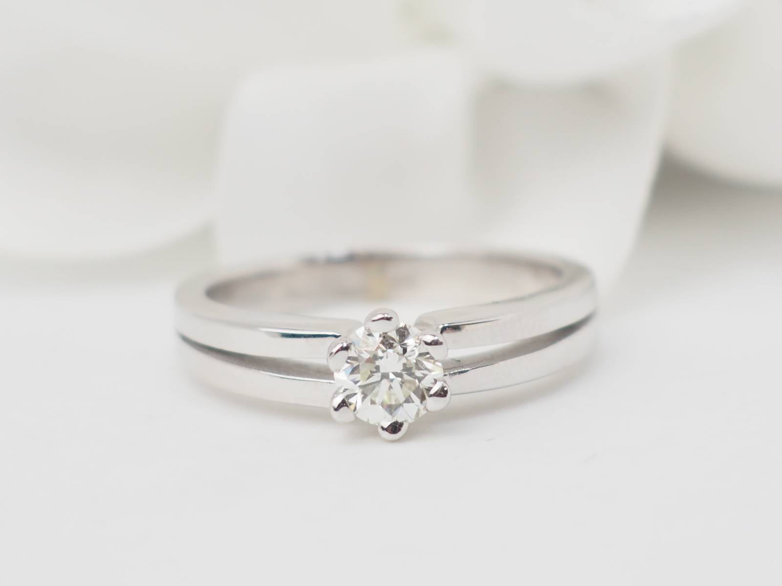 Bague Solitaire en or blanc et diamant 0.45ct