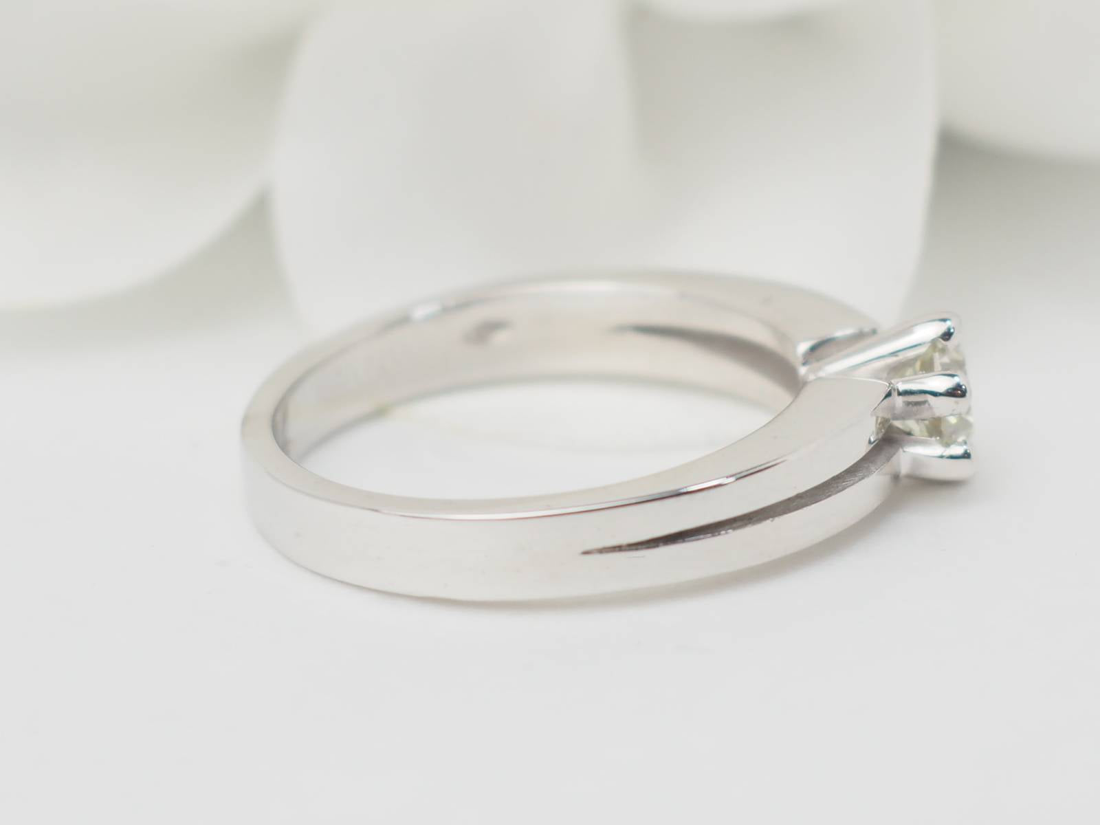 Bague Solitaire en or blanc et diamant 0.45ct