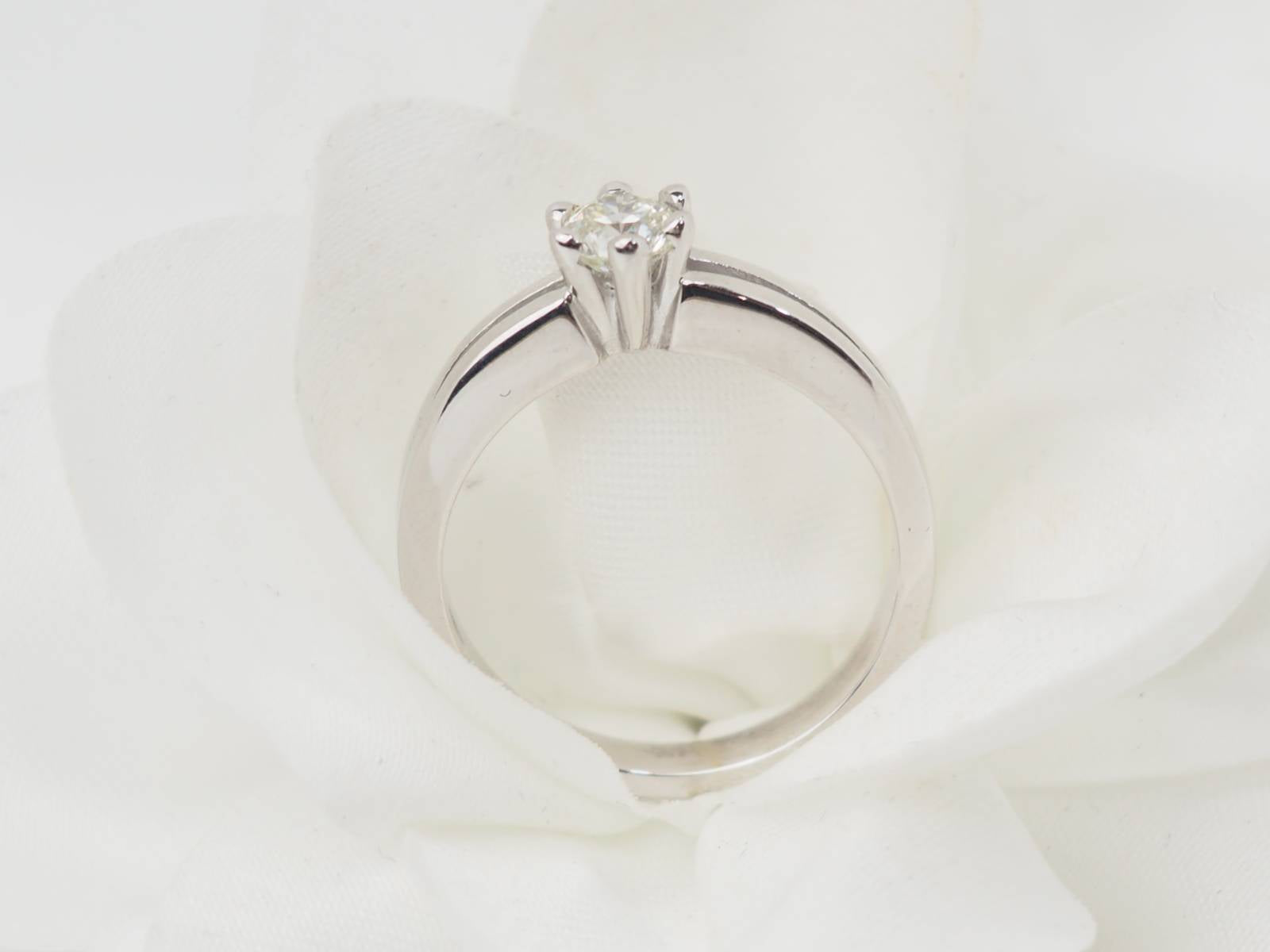 Bague Solitaire en or blanc et diamant 0.45ct
