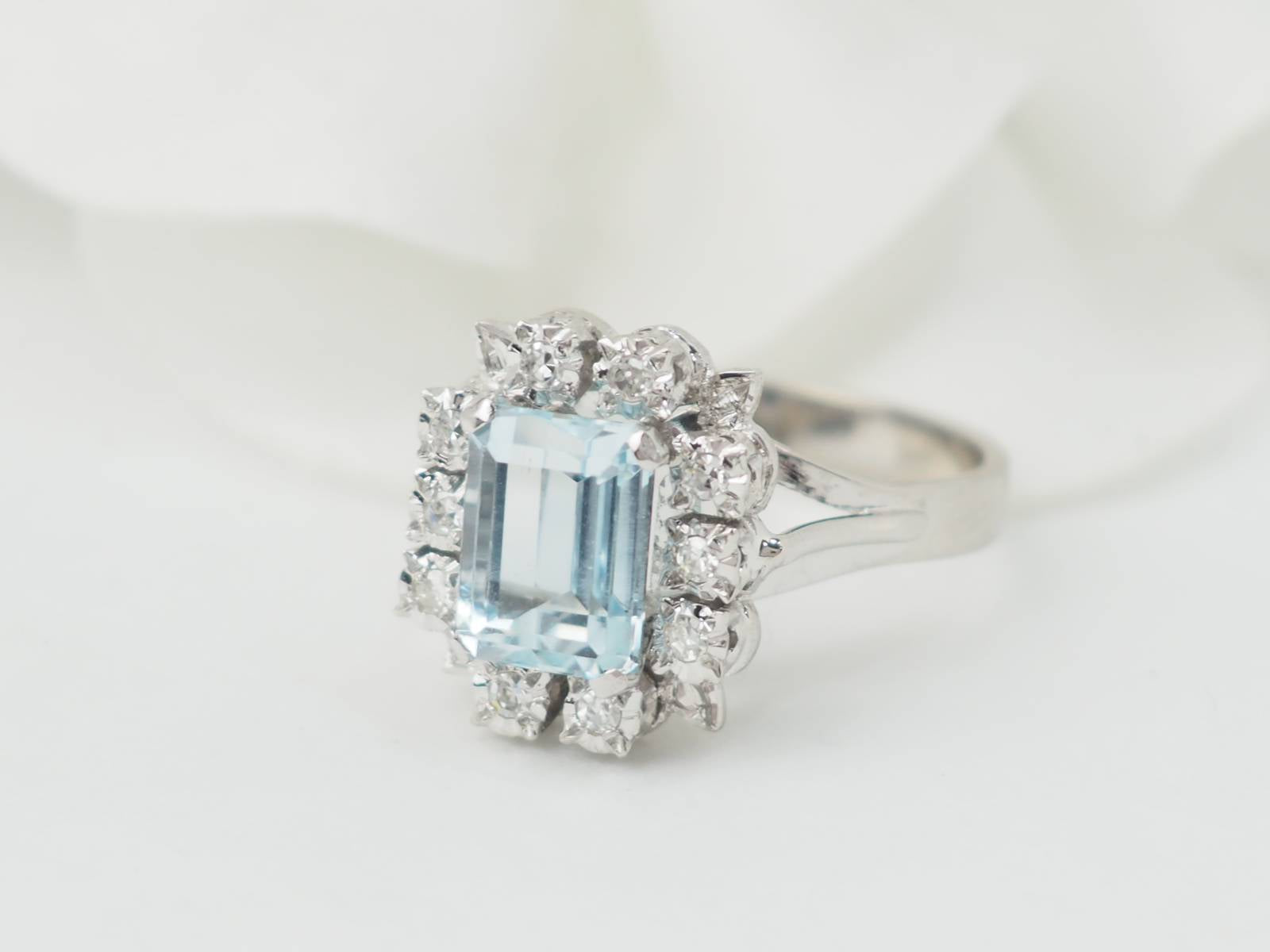 Bague en or blanc, aigue marine et diamants