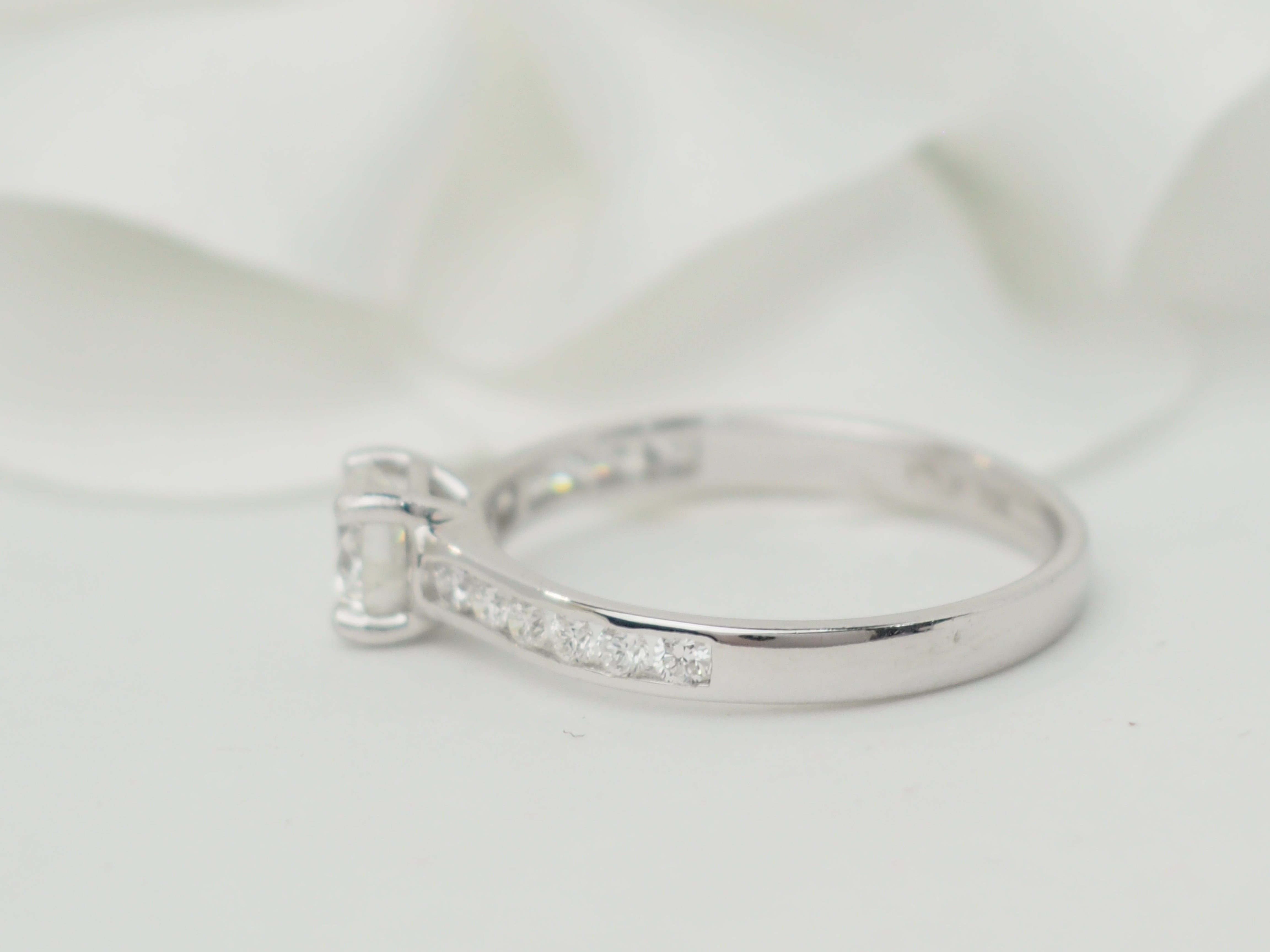 Bague solitaire en or blanc et diamant 0.48ct